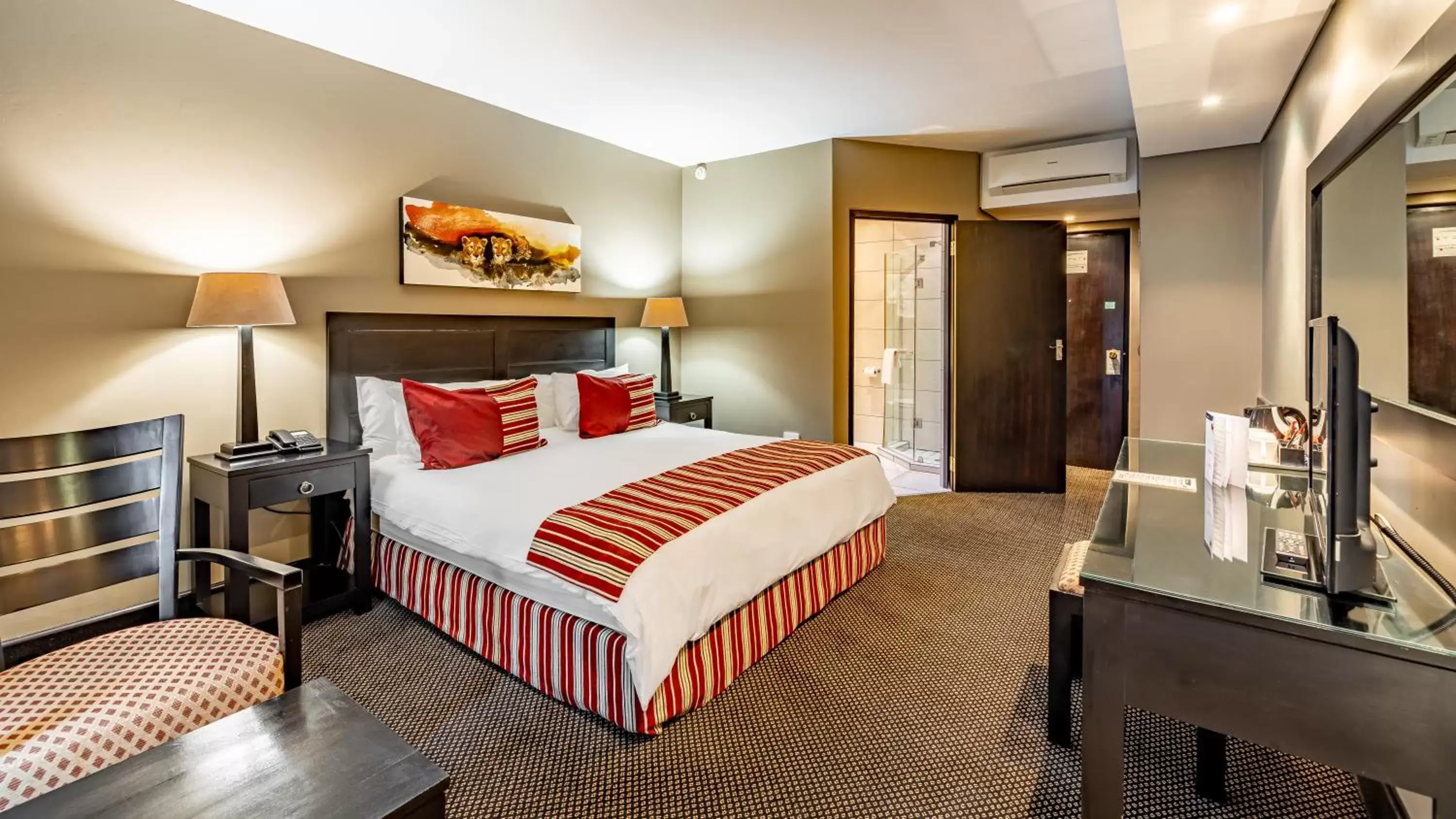 King Room in African Sky Hotels - Pine Lake Inn King Room in African Sky Hotels - Pine Lake Inn