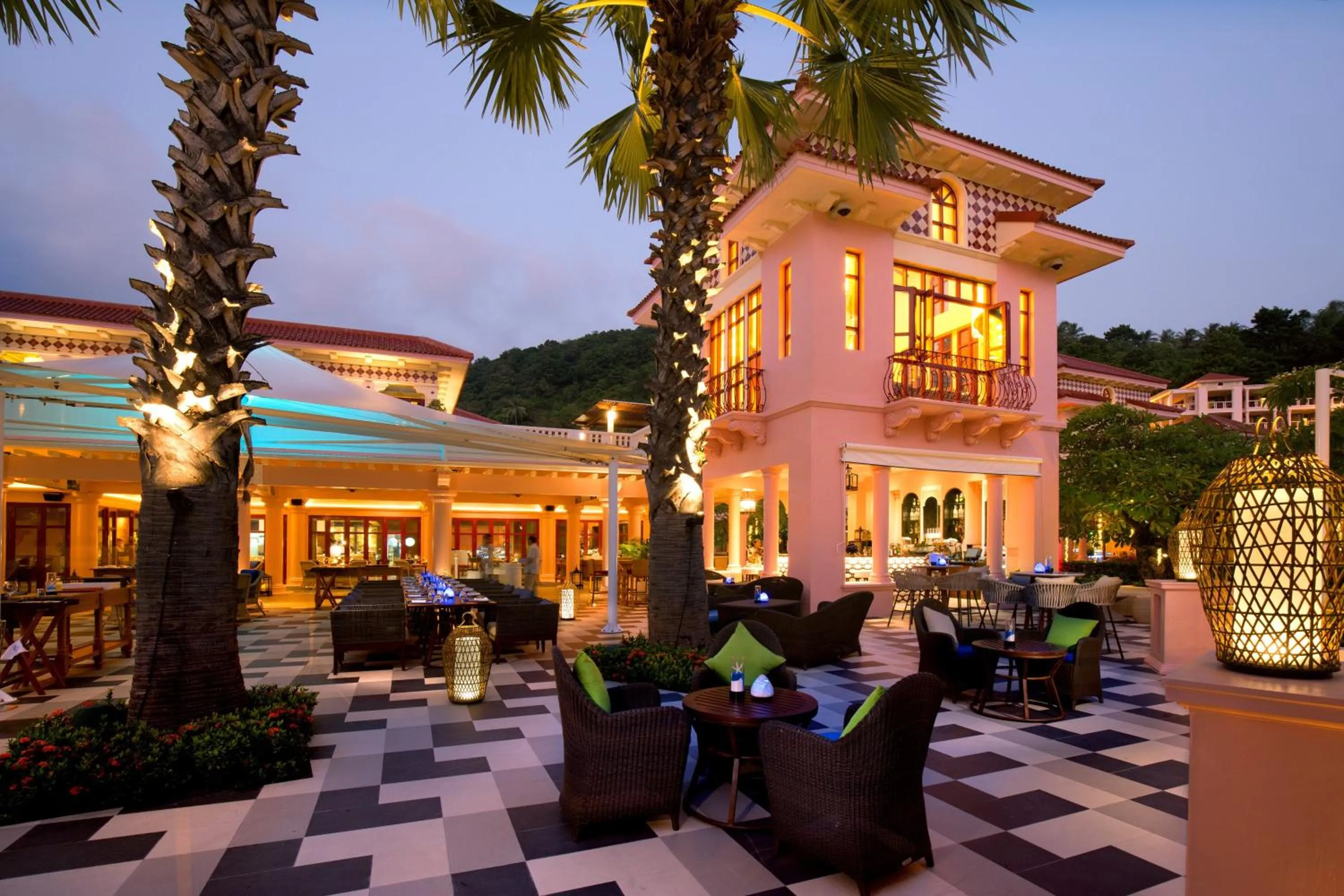 Restaurant/places to eat in Centara Grand Beach Resort Phuket