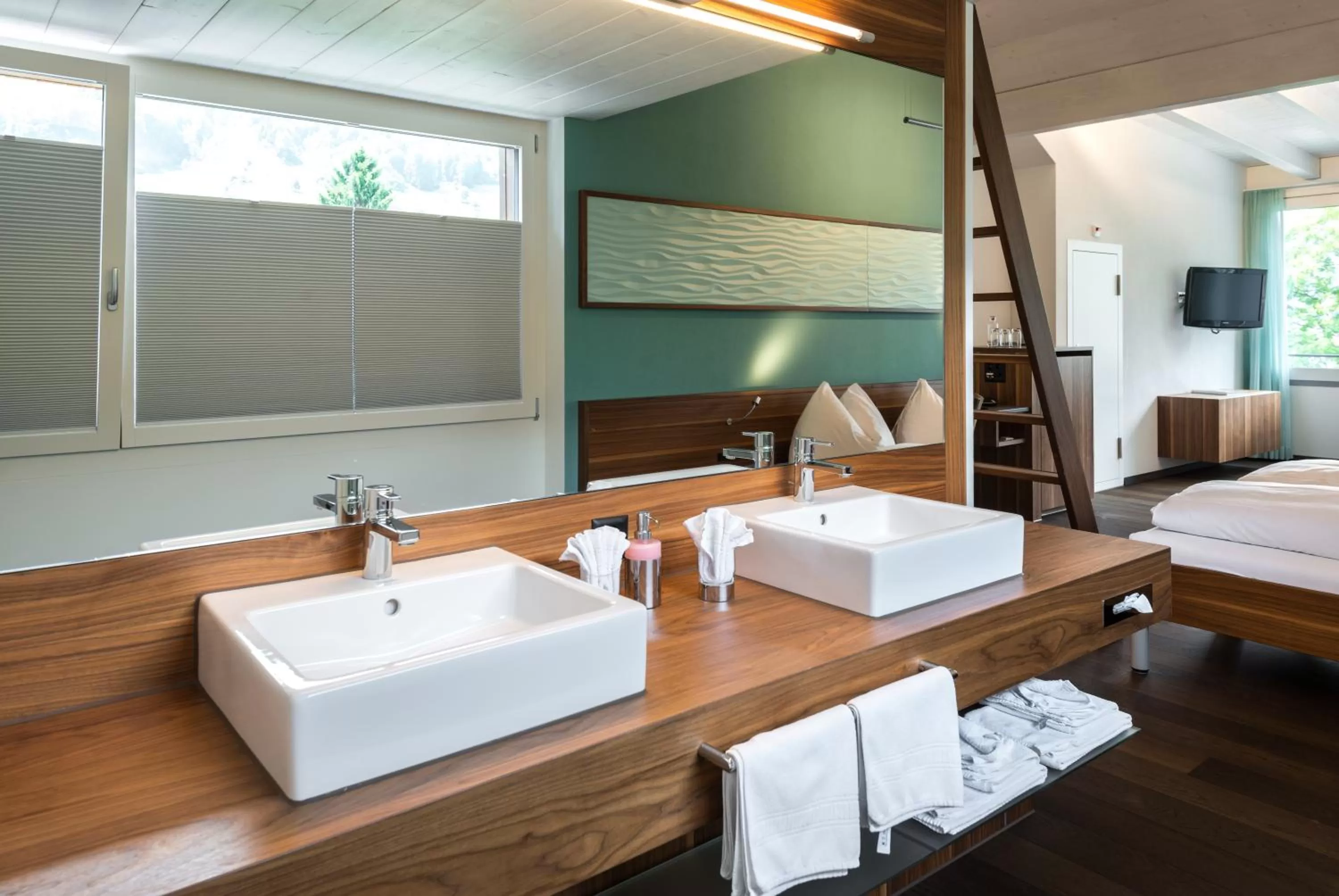 Photo of the whole room, Bed in Hotel Nidwaldnerhof direkt am See