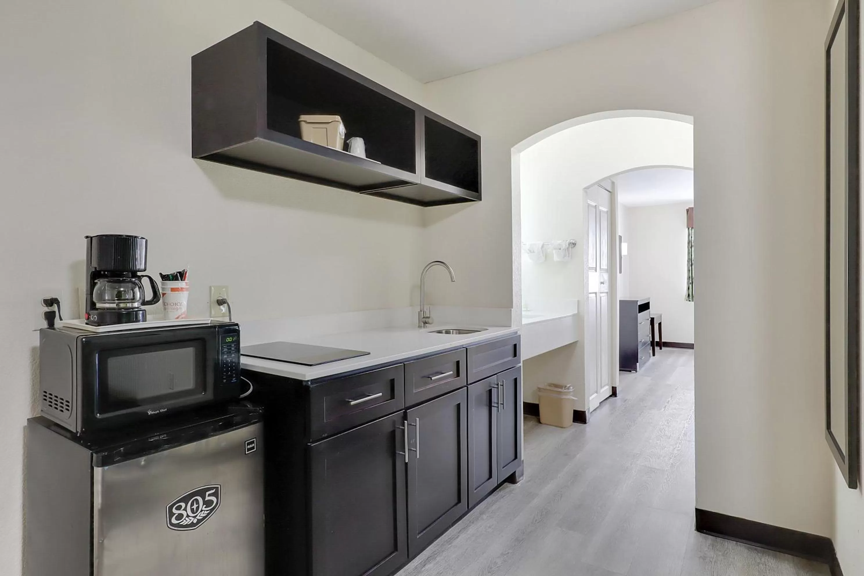 Kitchen or kitchenette, Kitchen/Kitchenette in Quality Suites Albuquerque Airport