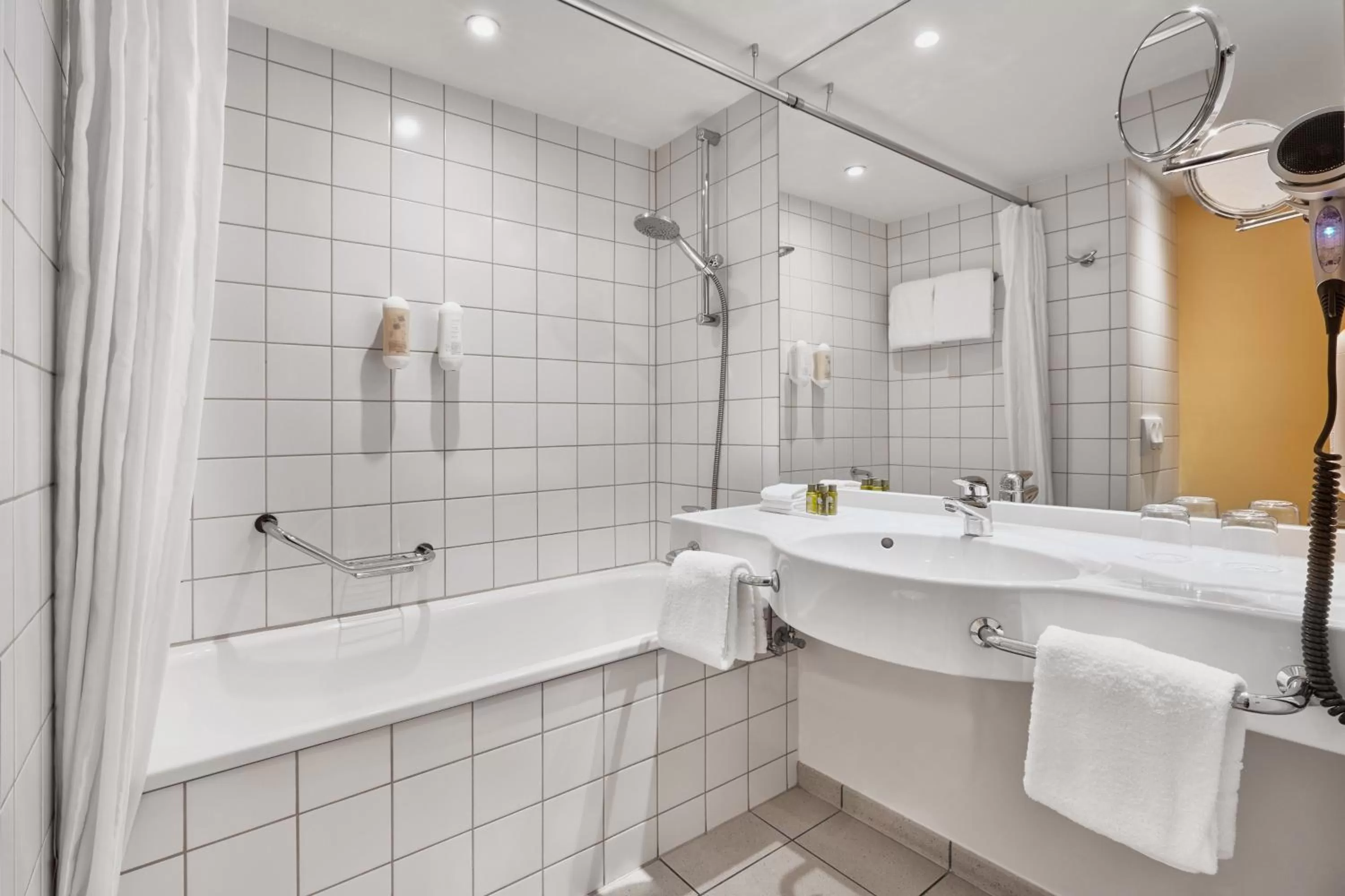 Bathroom in H+ Hotel Bochum