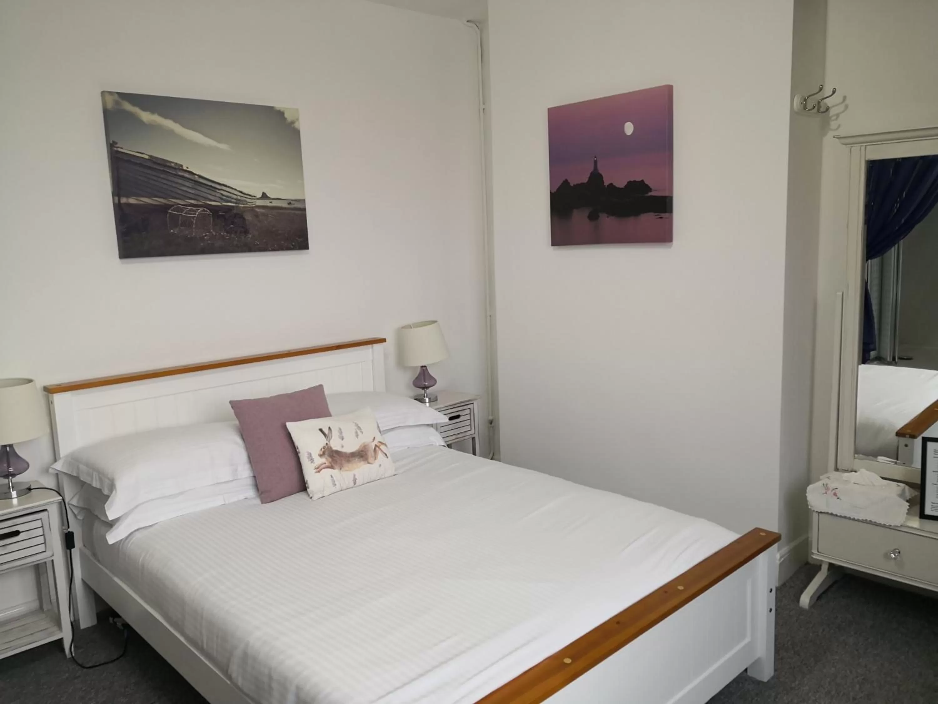 Bedroom, Bed in Sunset Guest House