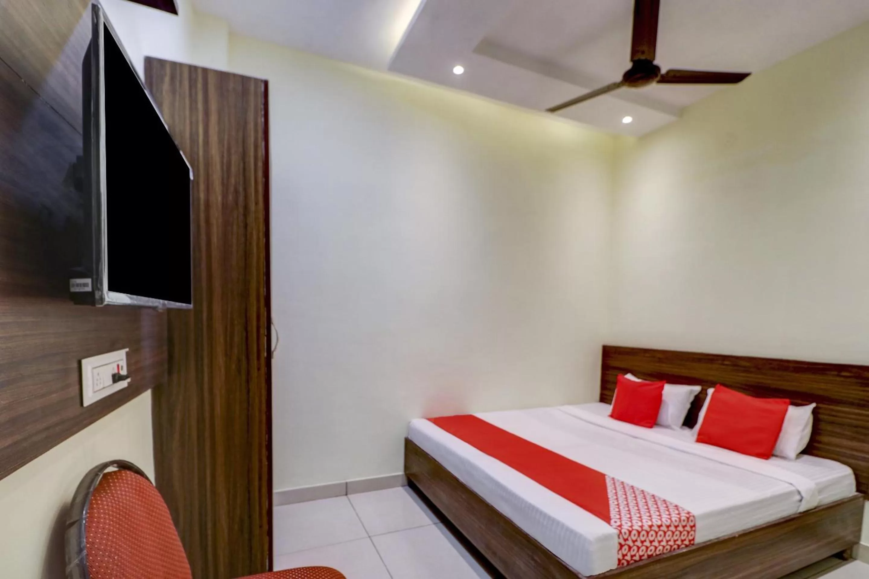 Bedroom, Bed in OYO Flagship 77562 Hotel Kabir