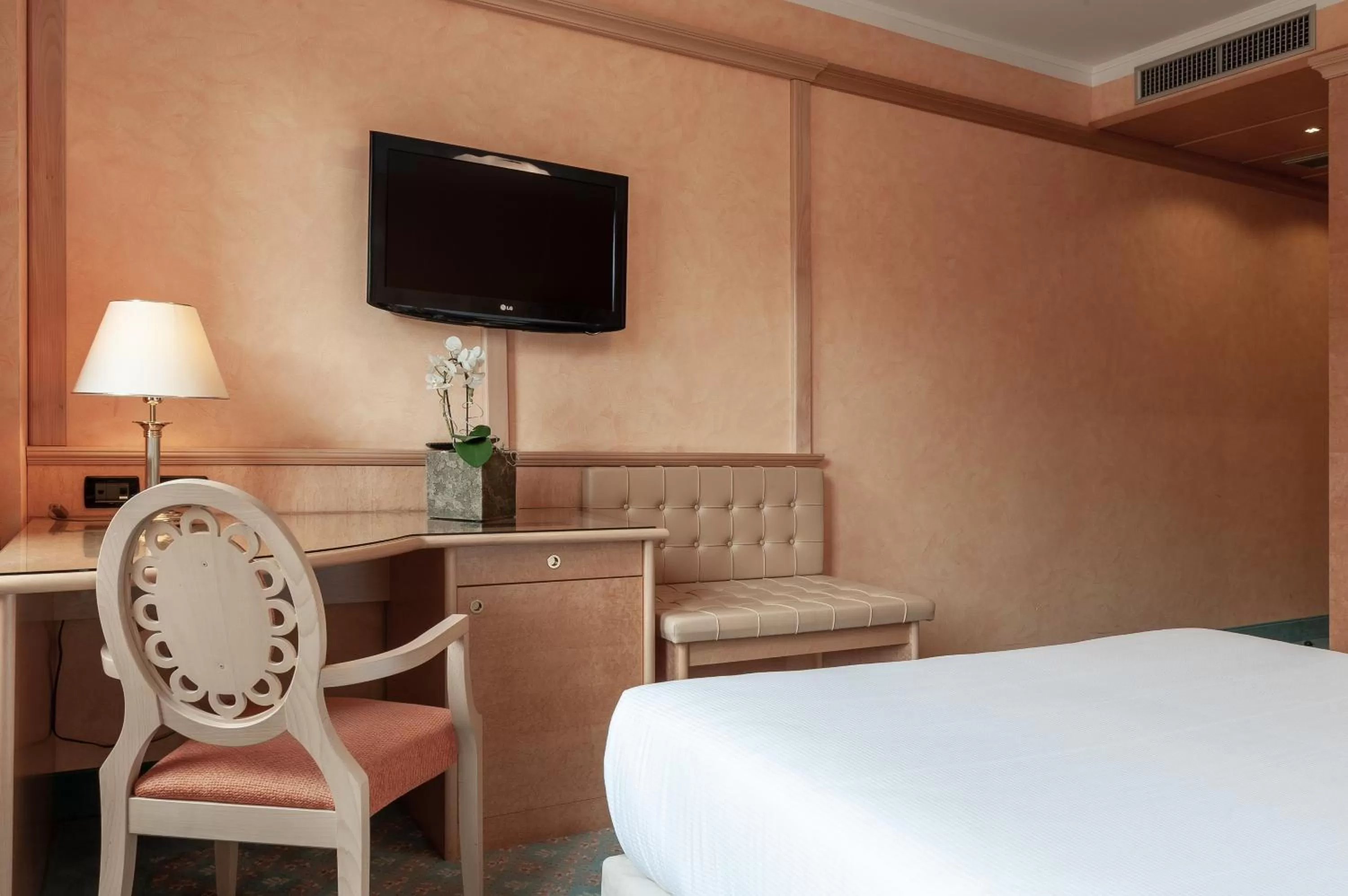 TV and multimedia, Bed in Agora' Palace Hotel