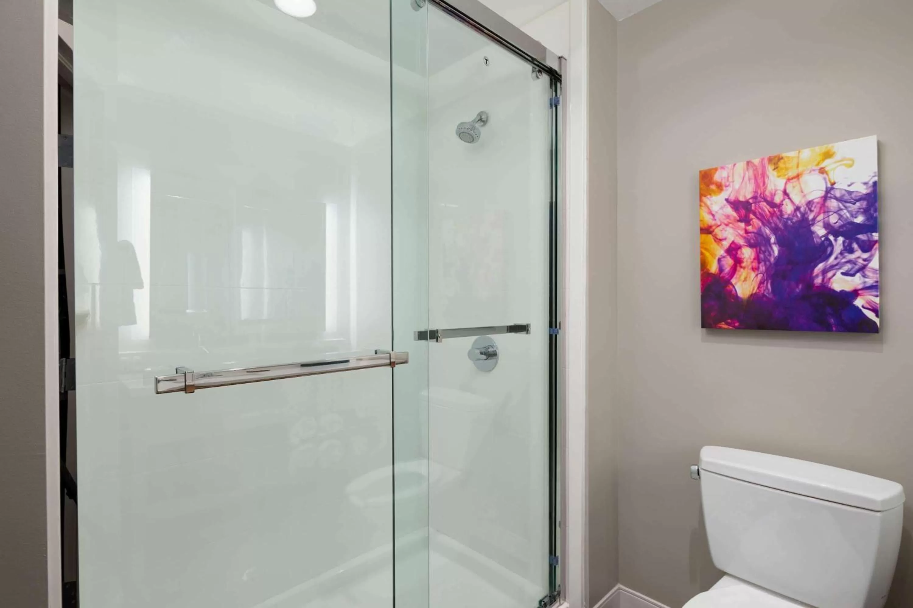 Bathroom in La Quinta by Wyndham Greensboro Airport High Point