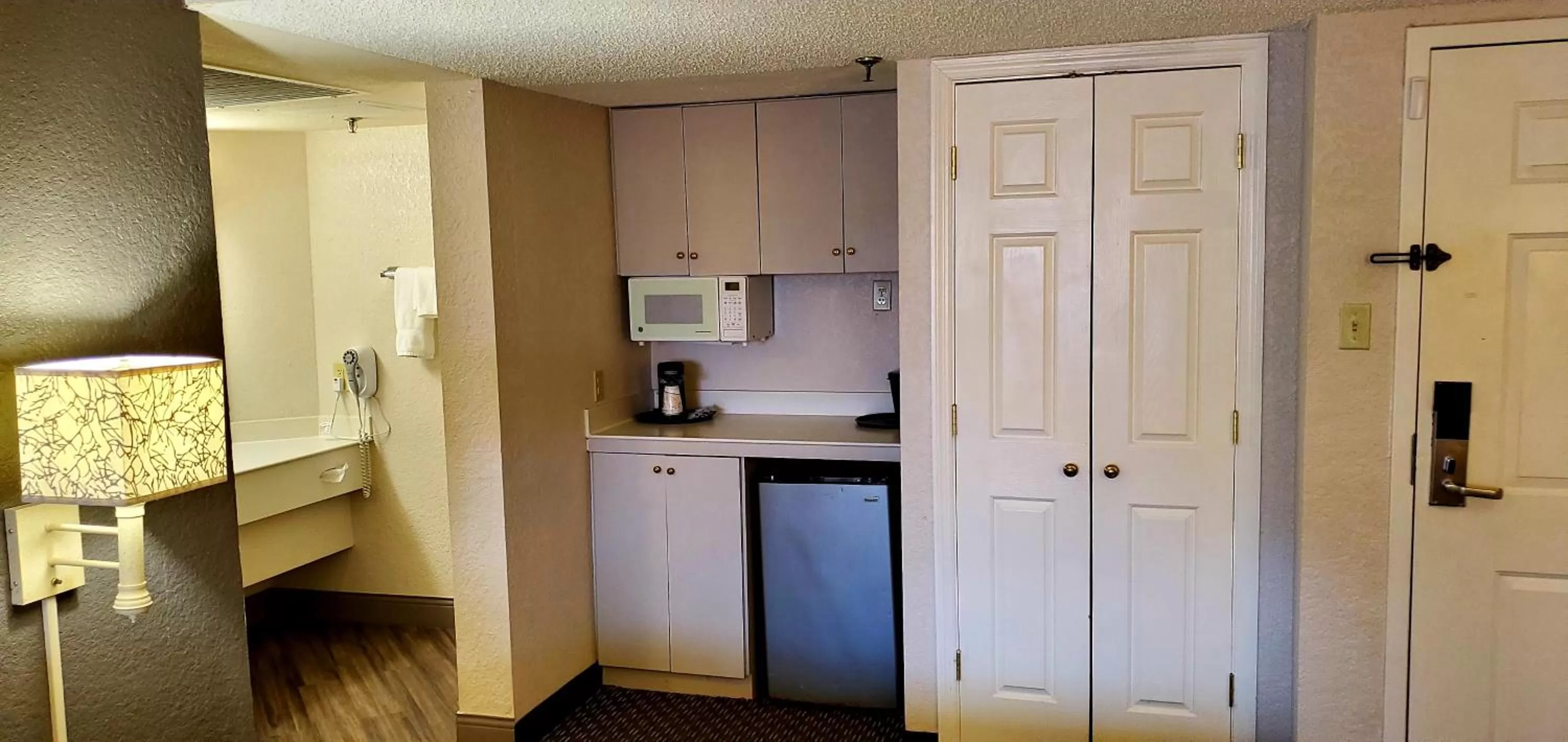Kitchen or kitchenette in Days Inn by Wyndham Gainesville Florida