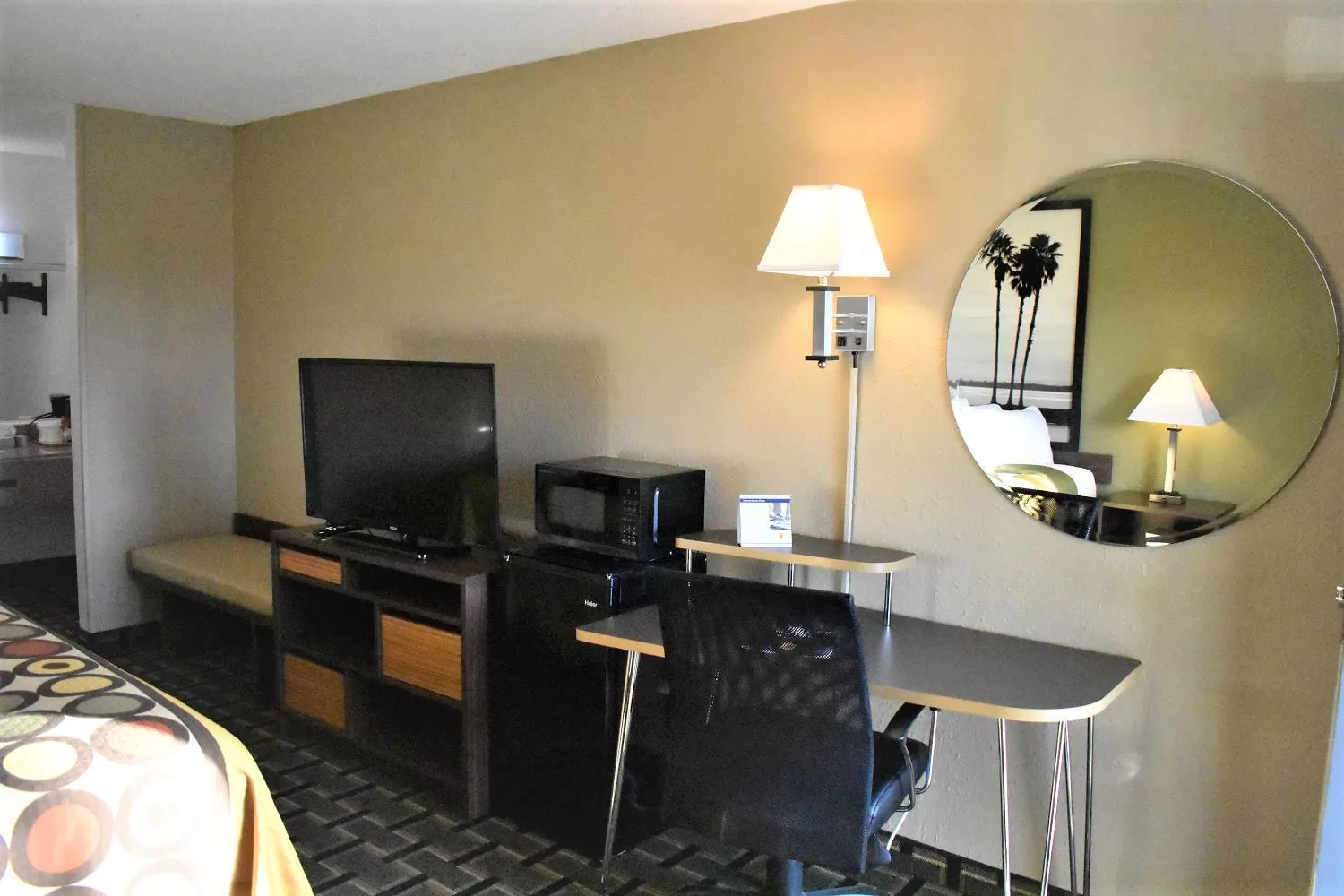 TV and multimedia in Super 8 by Wyndham Ocala I-75