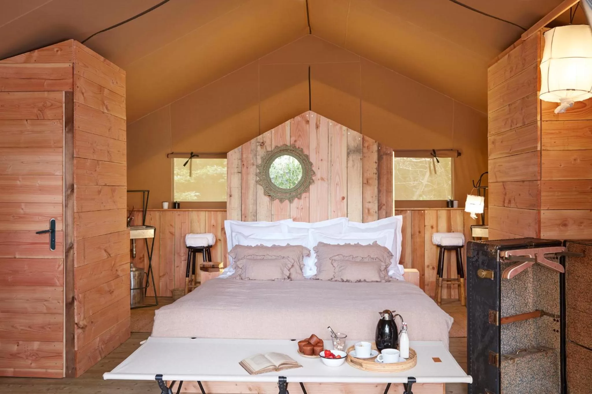 Photo of the whole room, Bed in Hôtel Domaine de Raba Bordeaux Sud