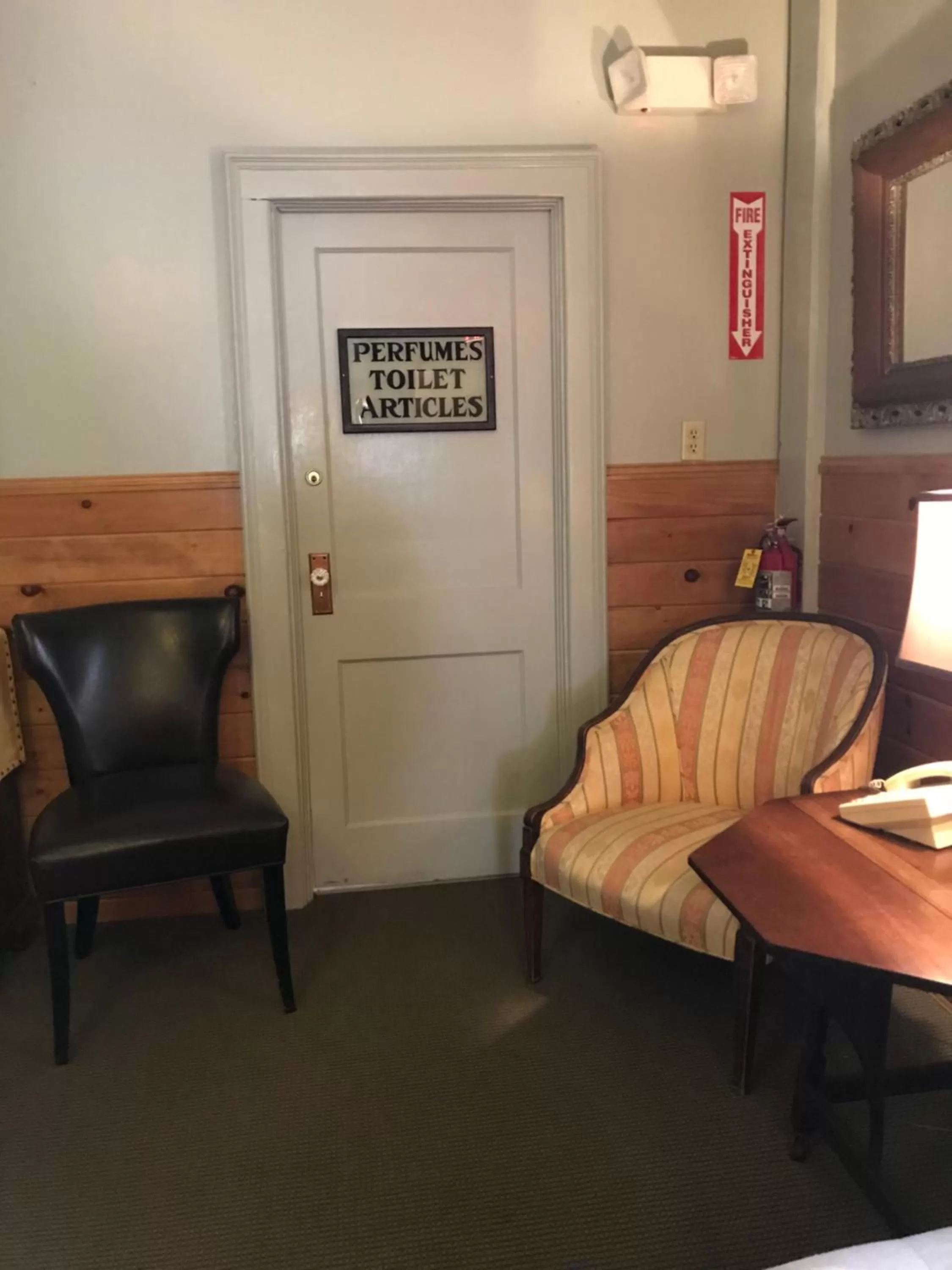 Seating Area in Waybury Inn