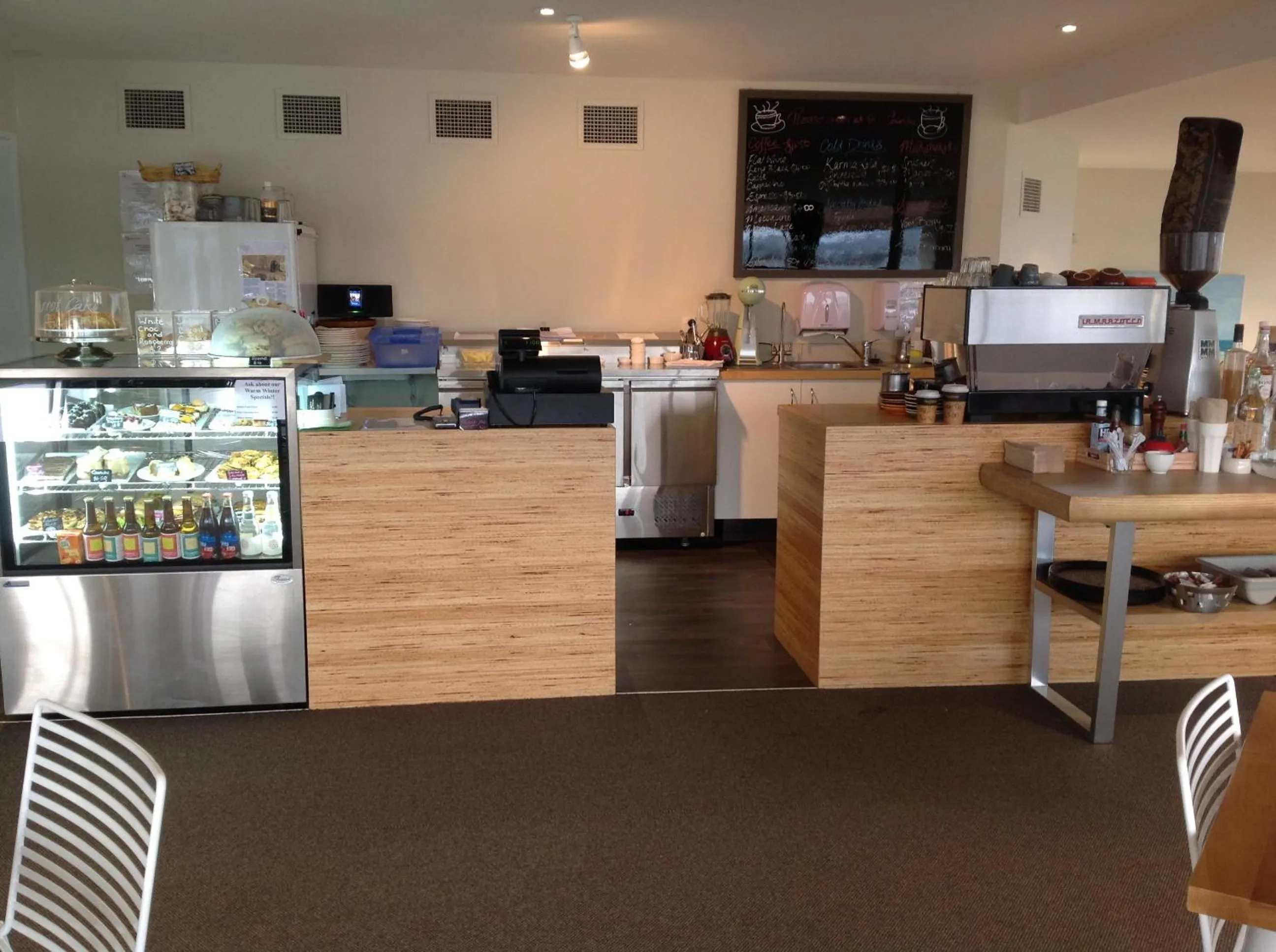 Restaurant/places to eat in The Cove- On The Lake