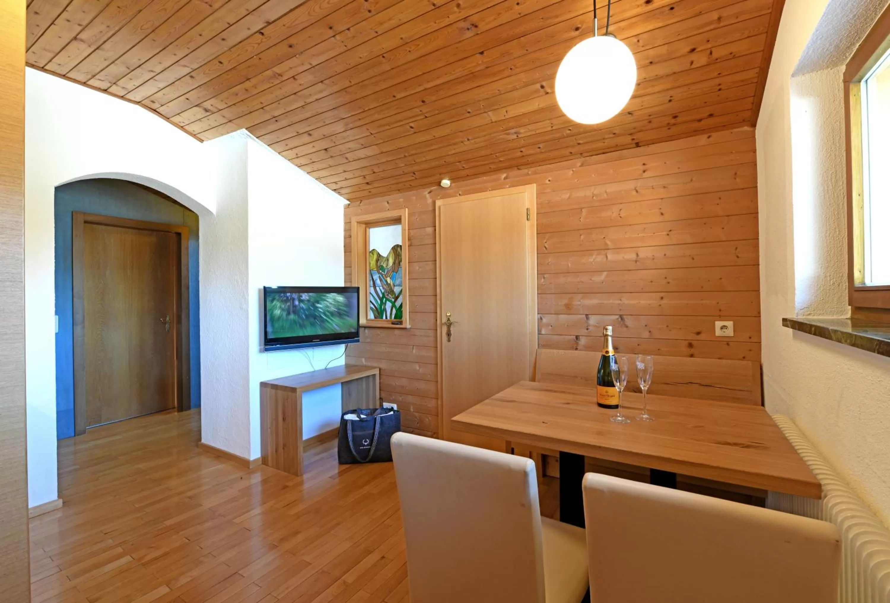 Food, Dining Area in St Hubertus BnB