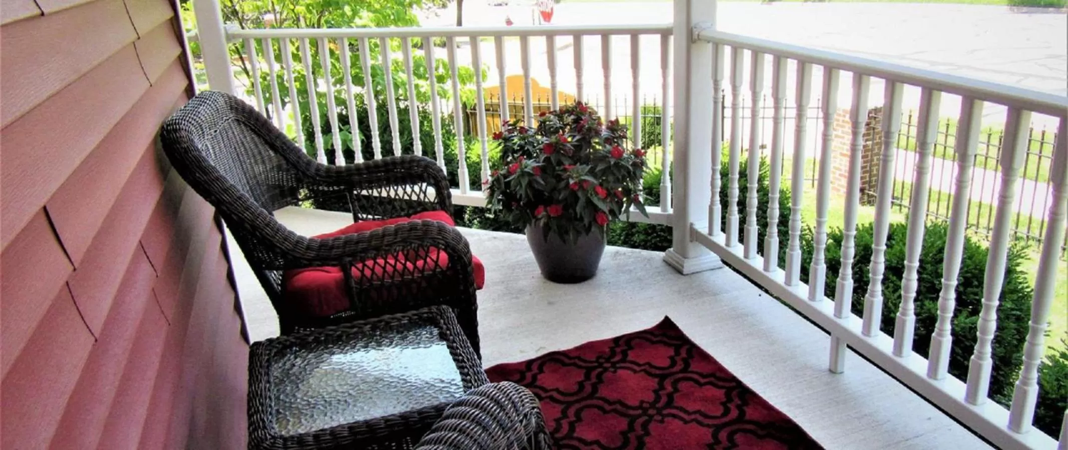 Property building, Balcony/Terrace in Secret Place