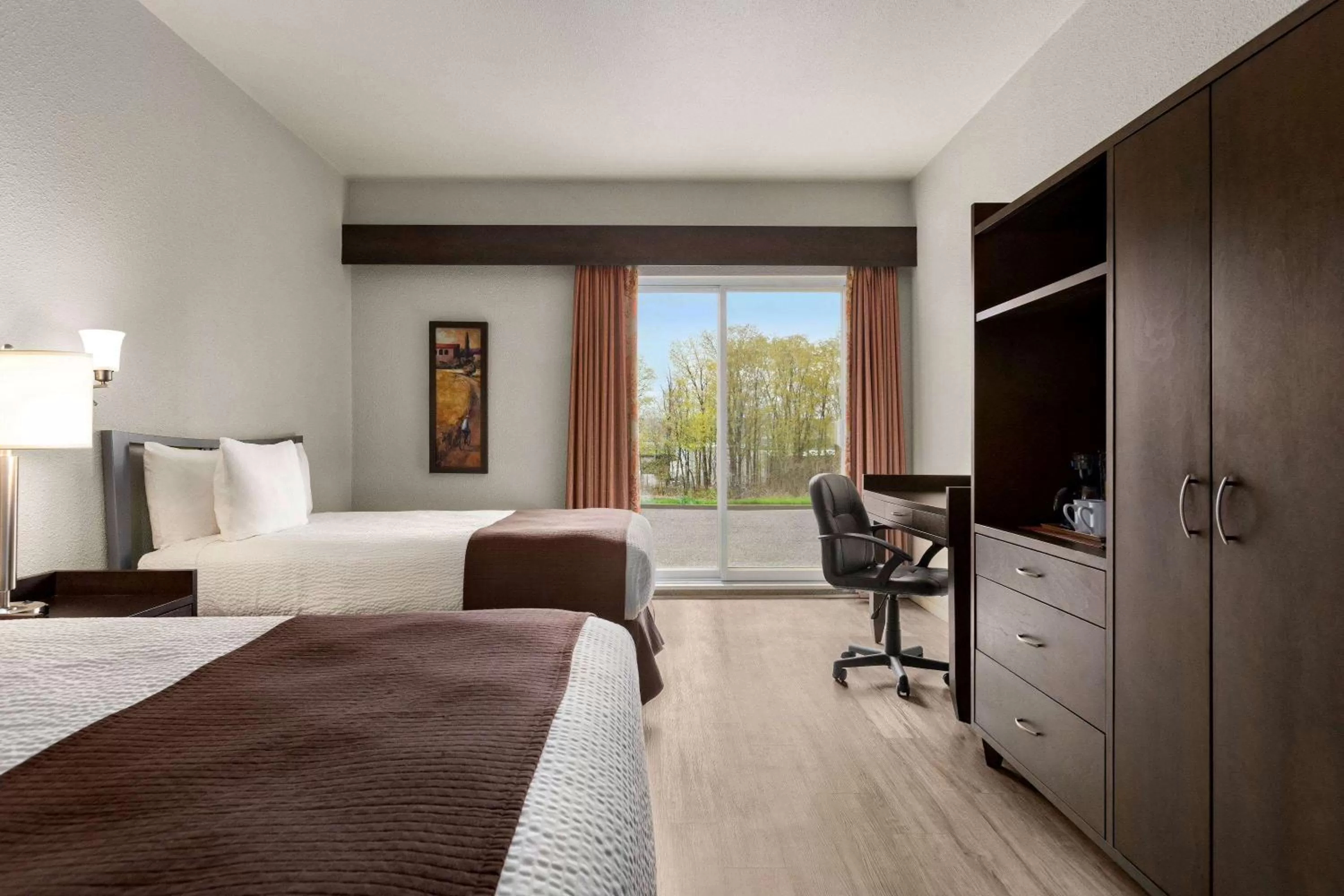 Photo of the whole room, Bed in Days Inn by Wyndham Montmagny