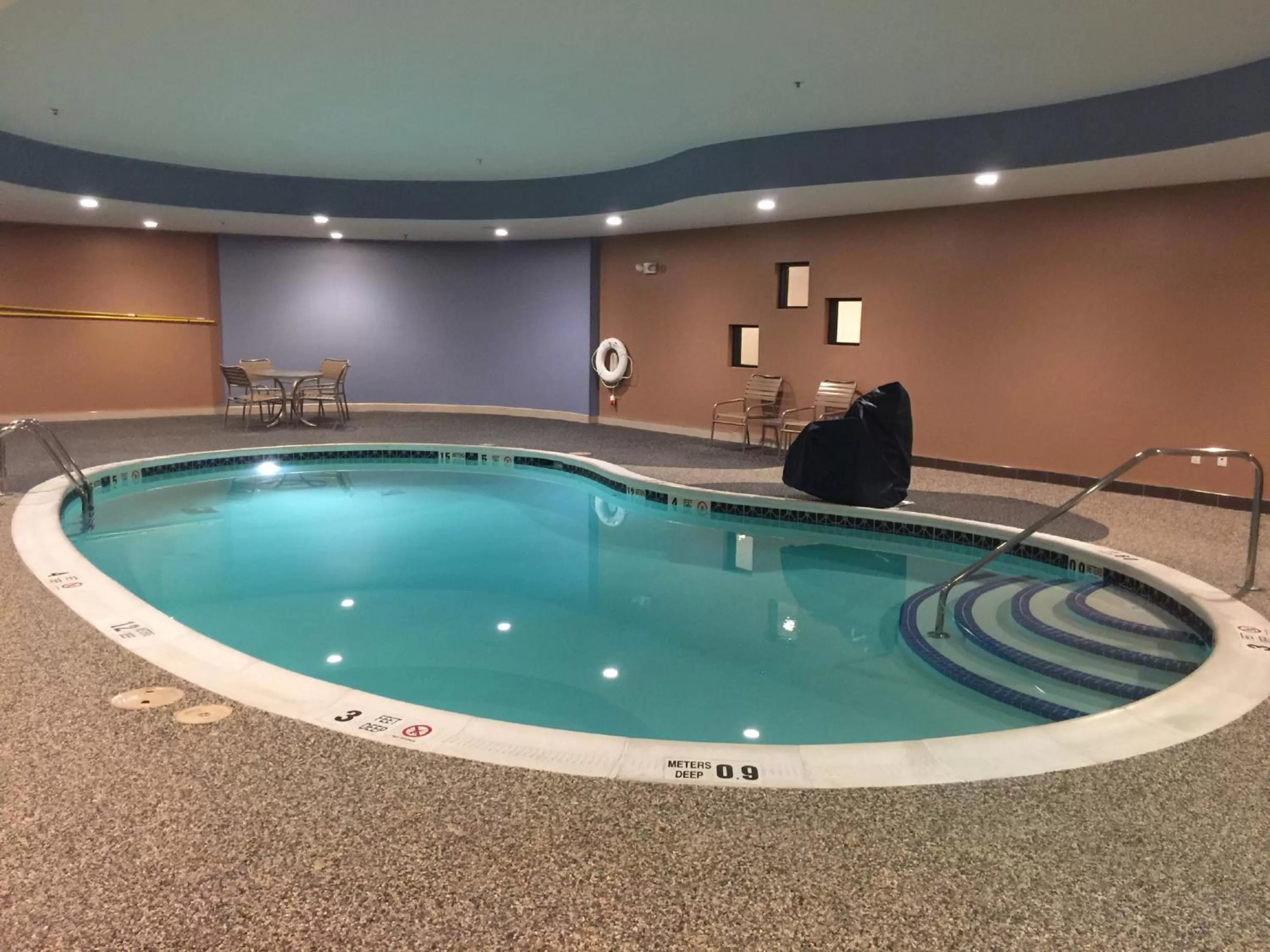 Swimming pool in Holiday Inn Express and Suites - Bradford by IHG