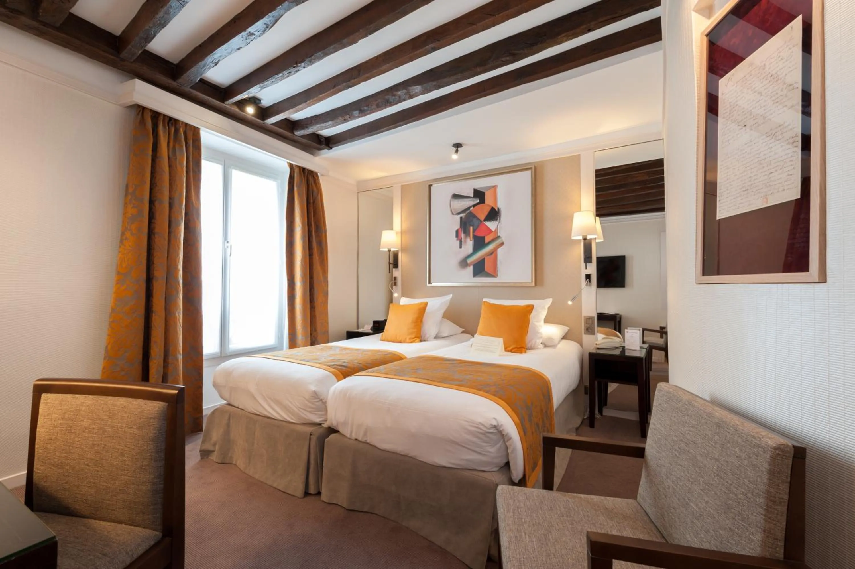 Photo of the whole room, Bed in Best Western Plus Hotel Sydney Opera