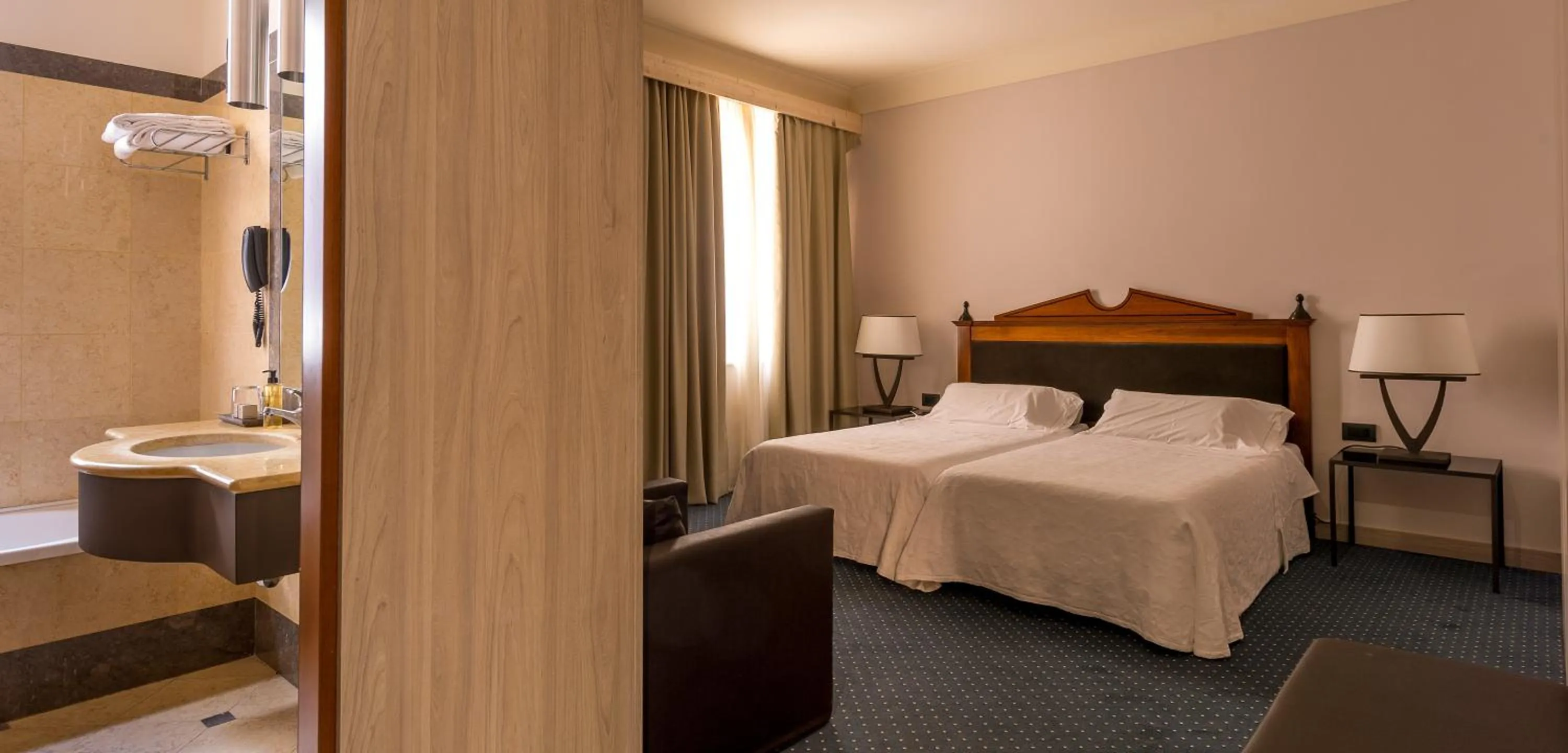 Photo of the whole room, Bed in Hotel Federico II Central Palace