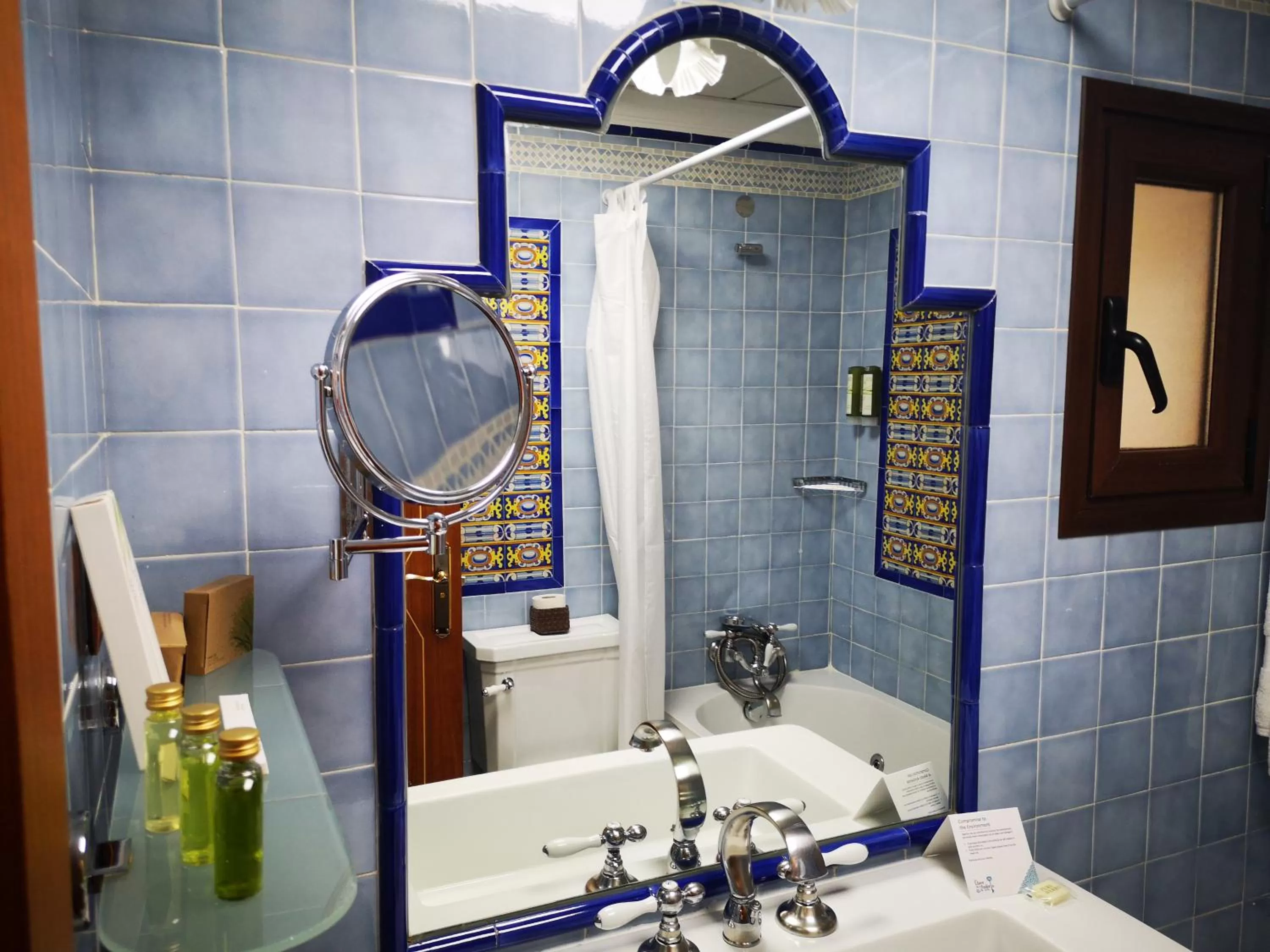 Hot Tub in La Llave de la Judería Hotel Boutique