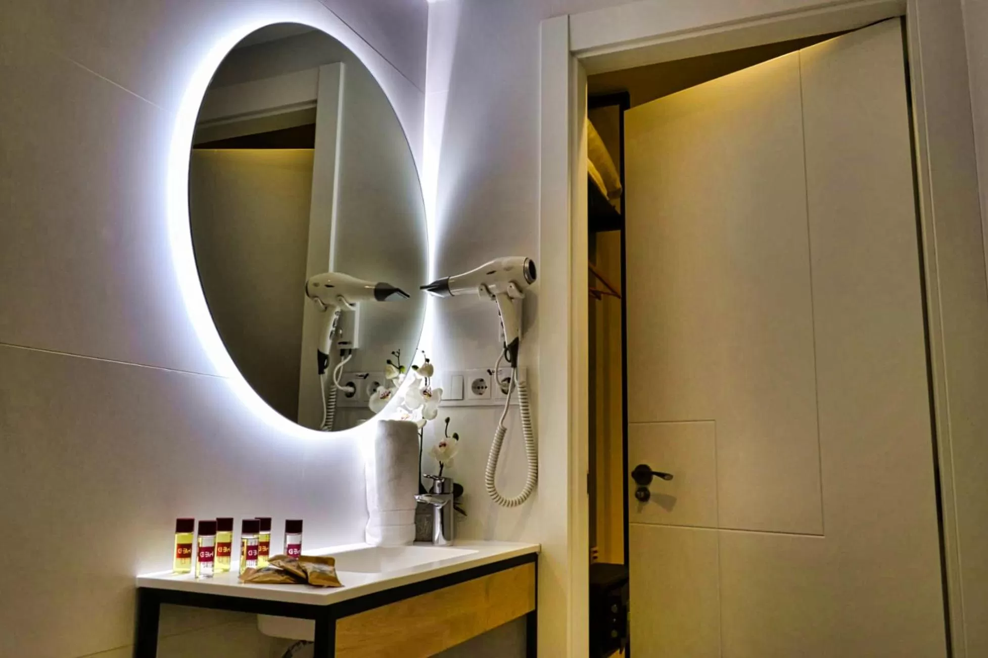 Bathroom in Posidonia Aparthotel