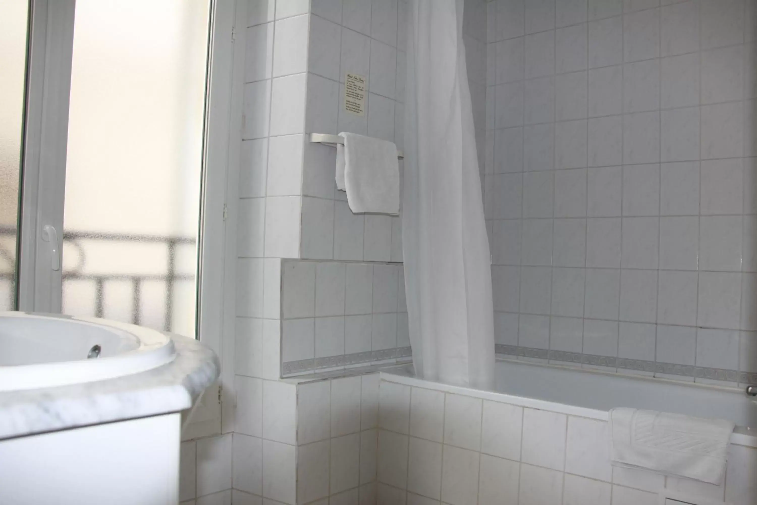 Comfort Twin Room in Hôtel Notre Dame Comfort Twin Room in Hôtel Notre Dame