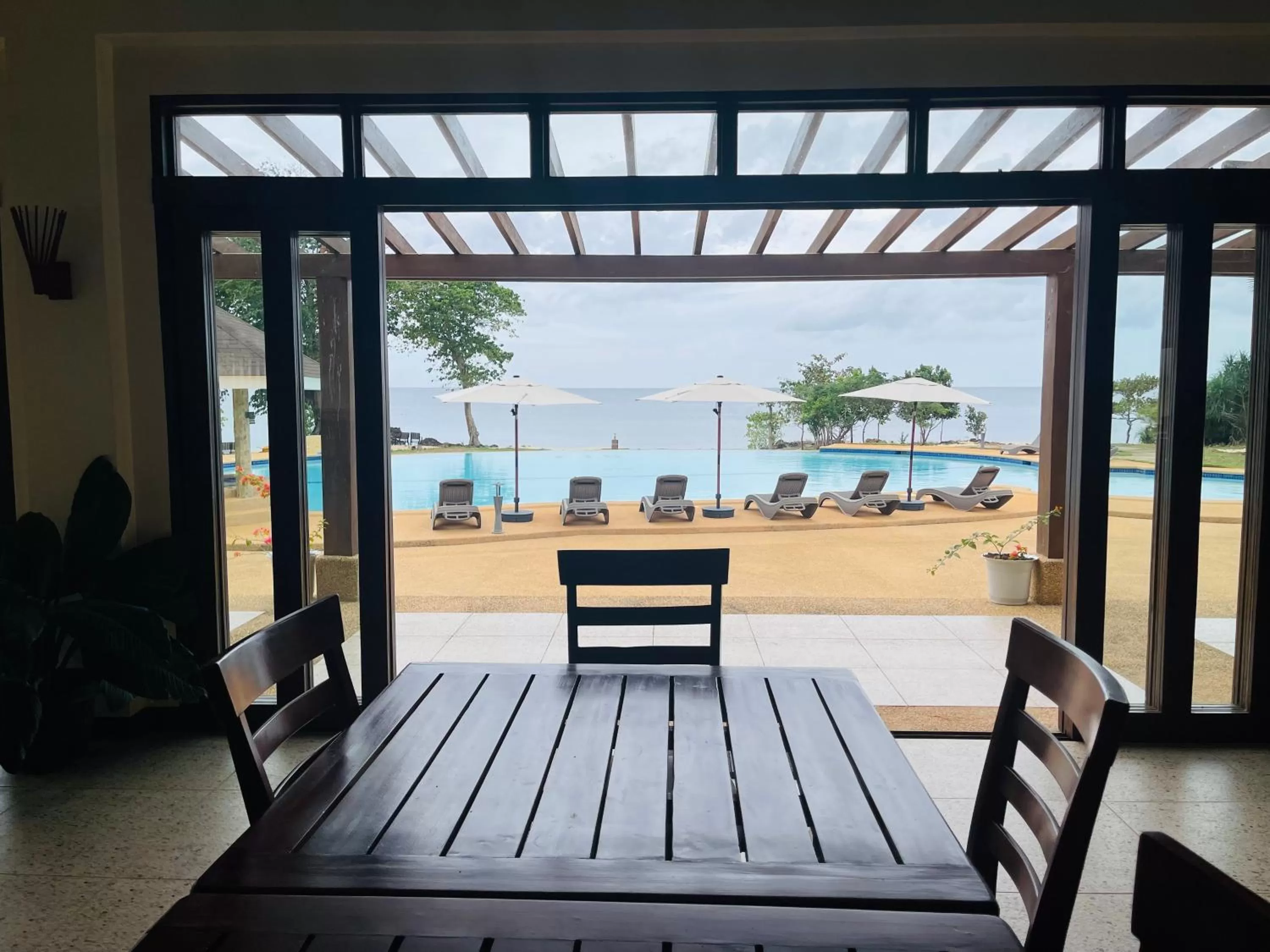 Restaurant/places to eat in FIG Sunset View Resort