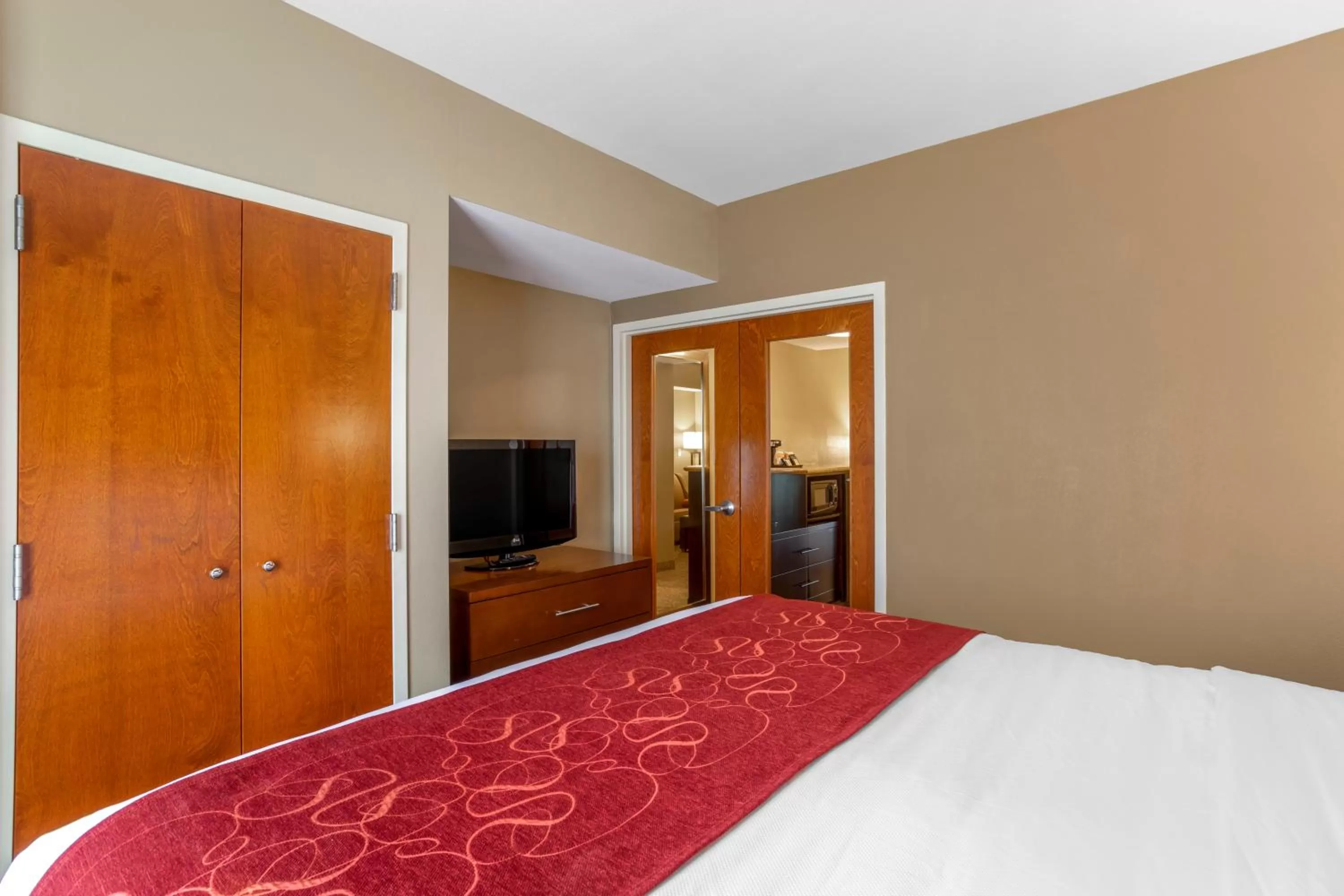 Bed in Comfort Suites Knoxville North