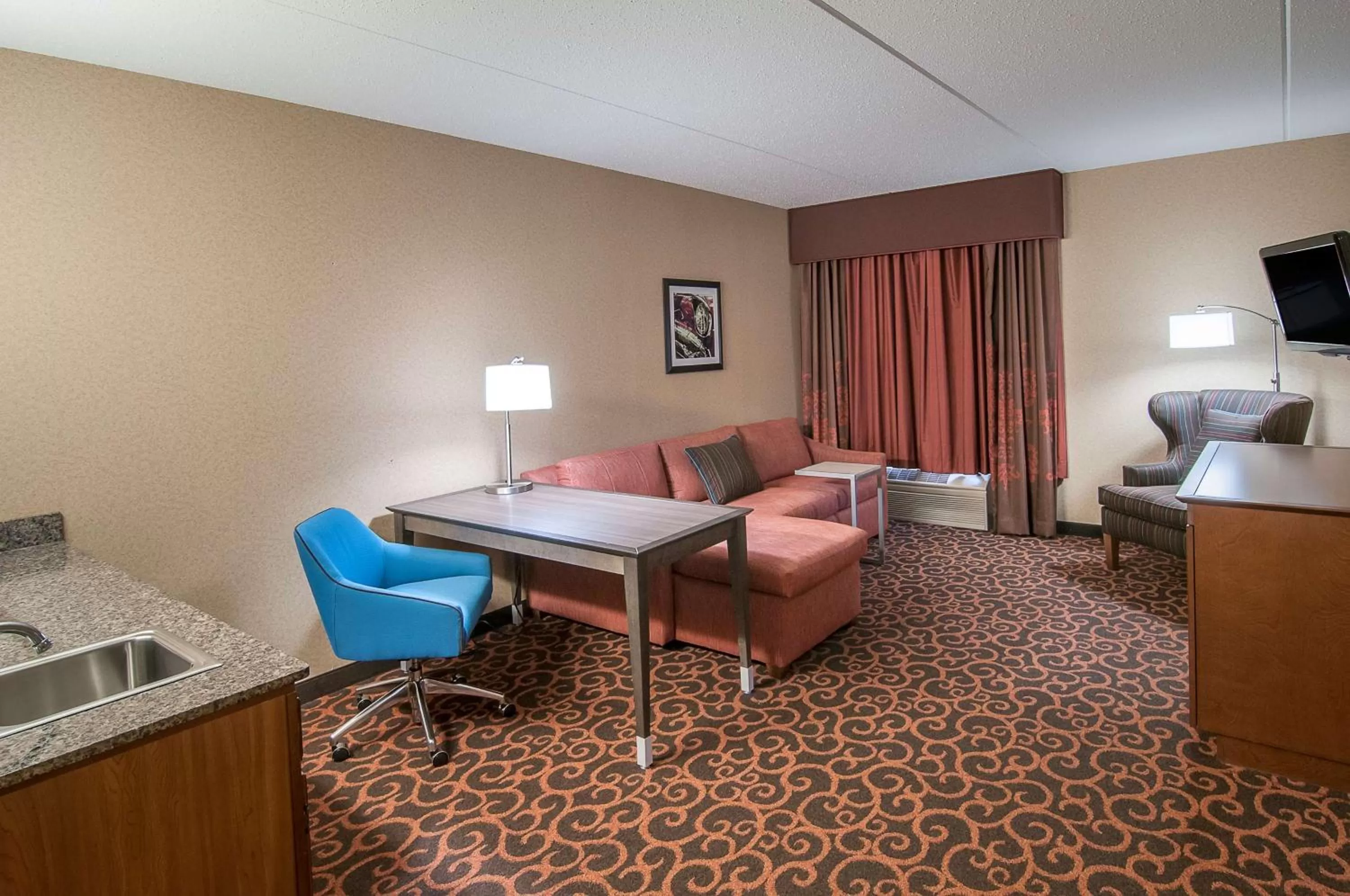 King Suite - Non-Smoking in Hampton Inn at Tin Lizzie Gaming Resort