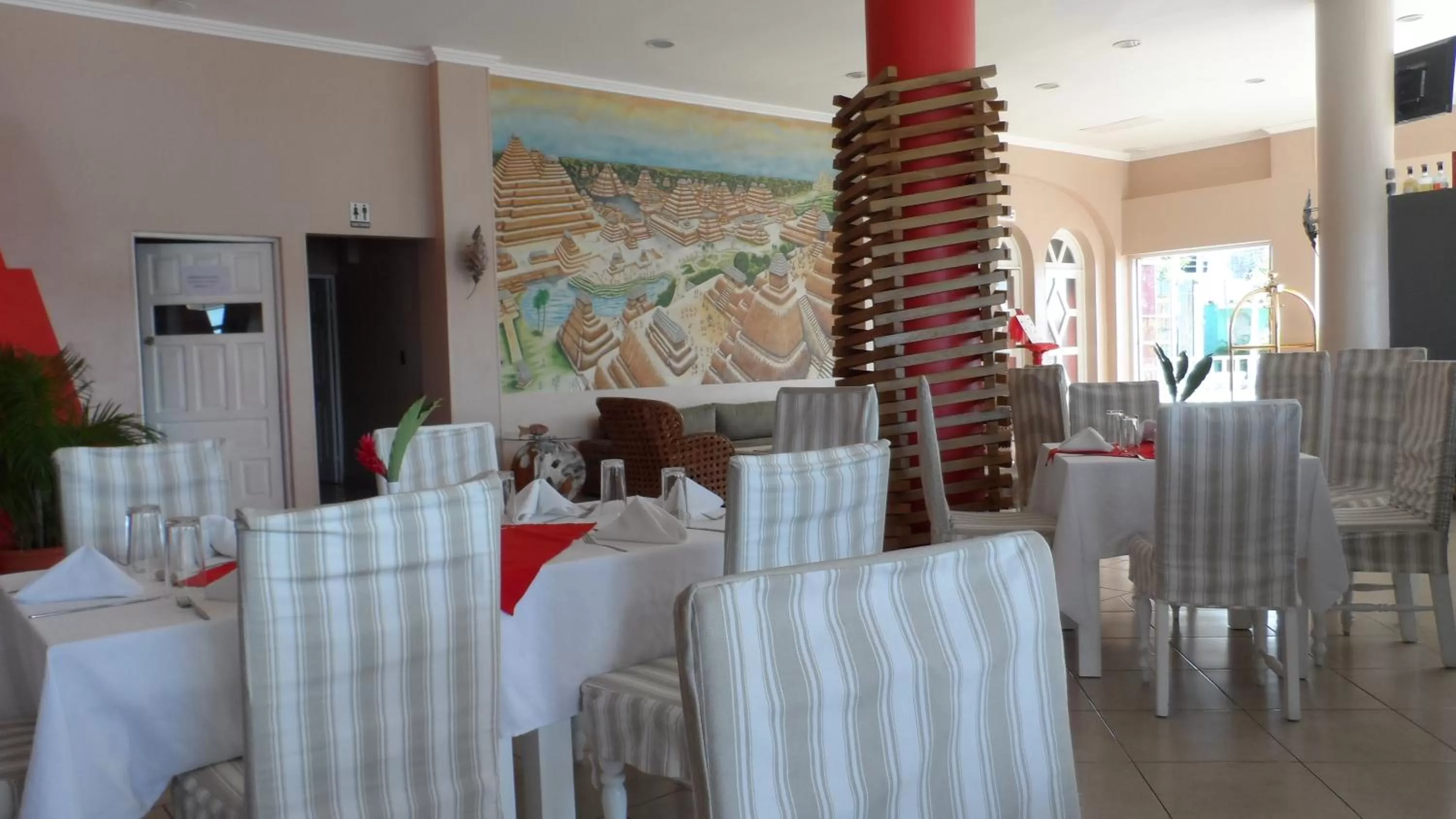 Lounge or bar in Ramada by Wyndham Tikal Isla de Flores