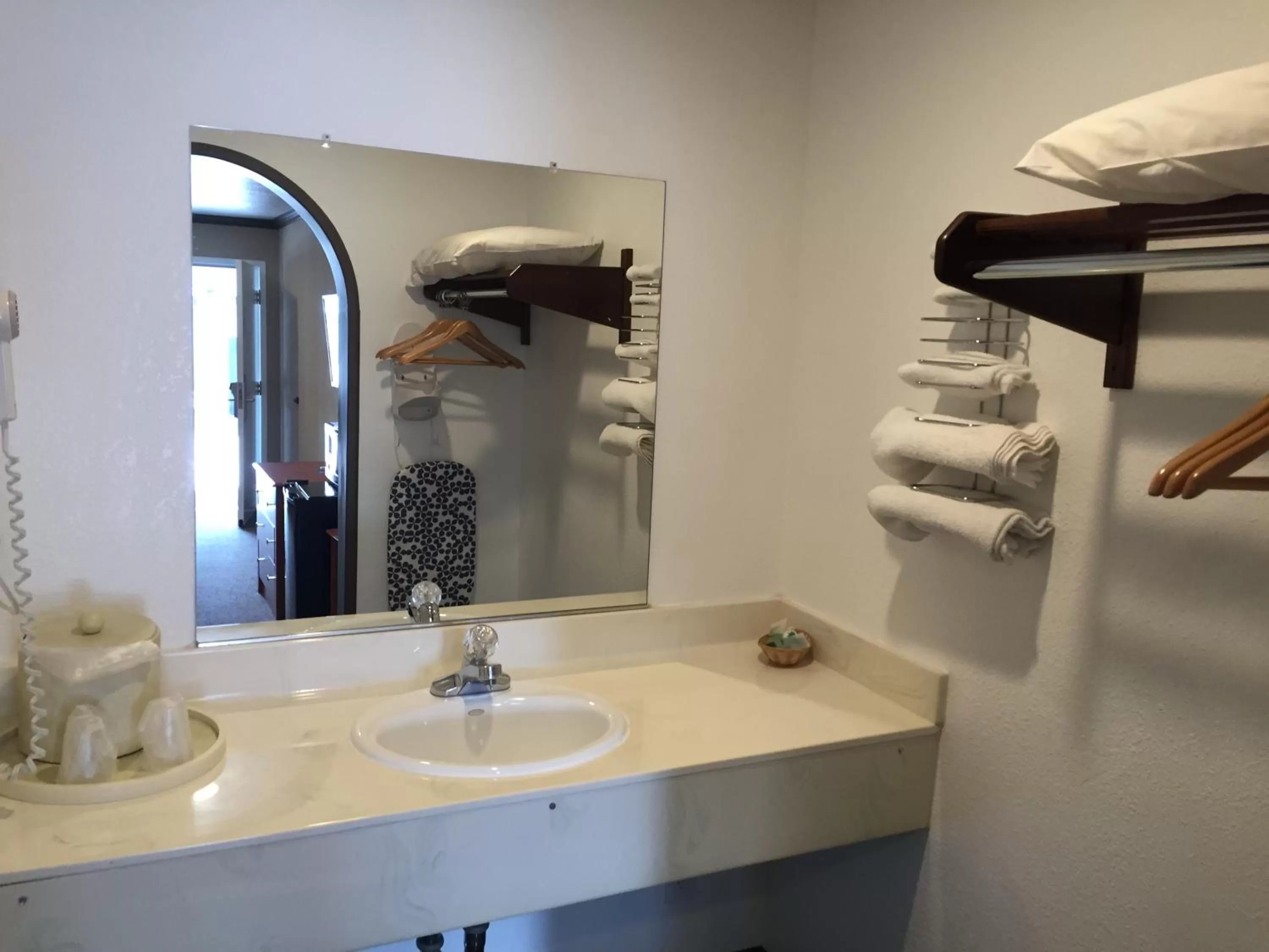 Bathroom in Deluxe Inn Redwood City