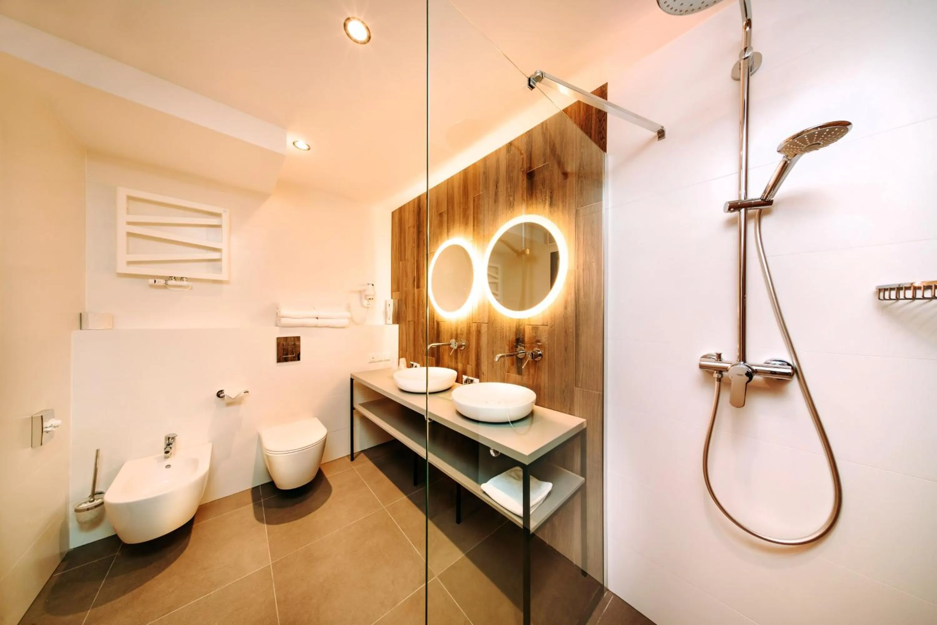 Shower in Hotel Mercure Toruń Centrum