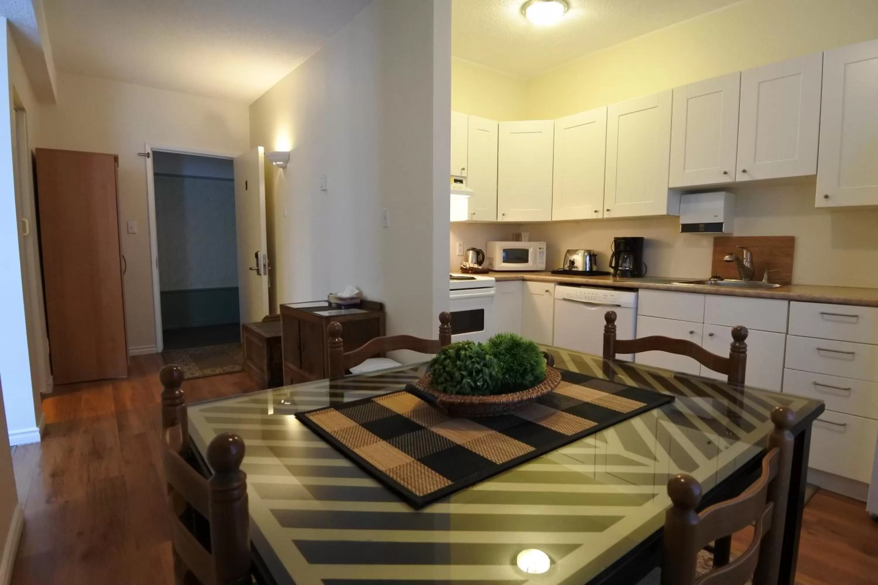 Kitchen or kitchenette in Black Rooster Guesthouse