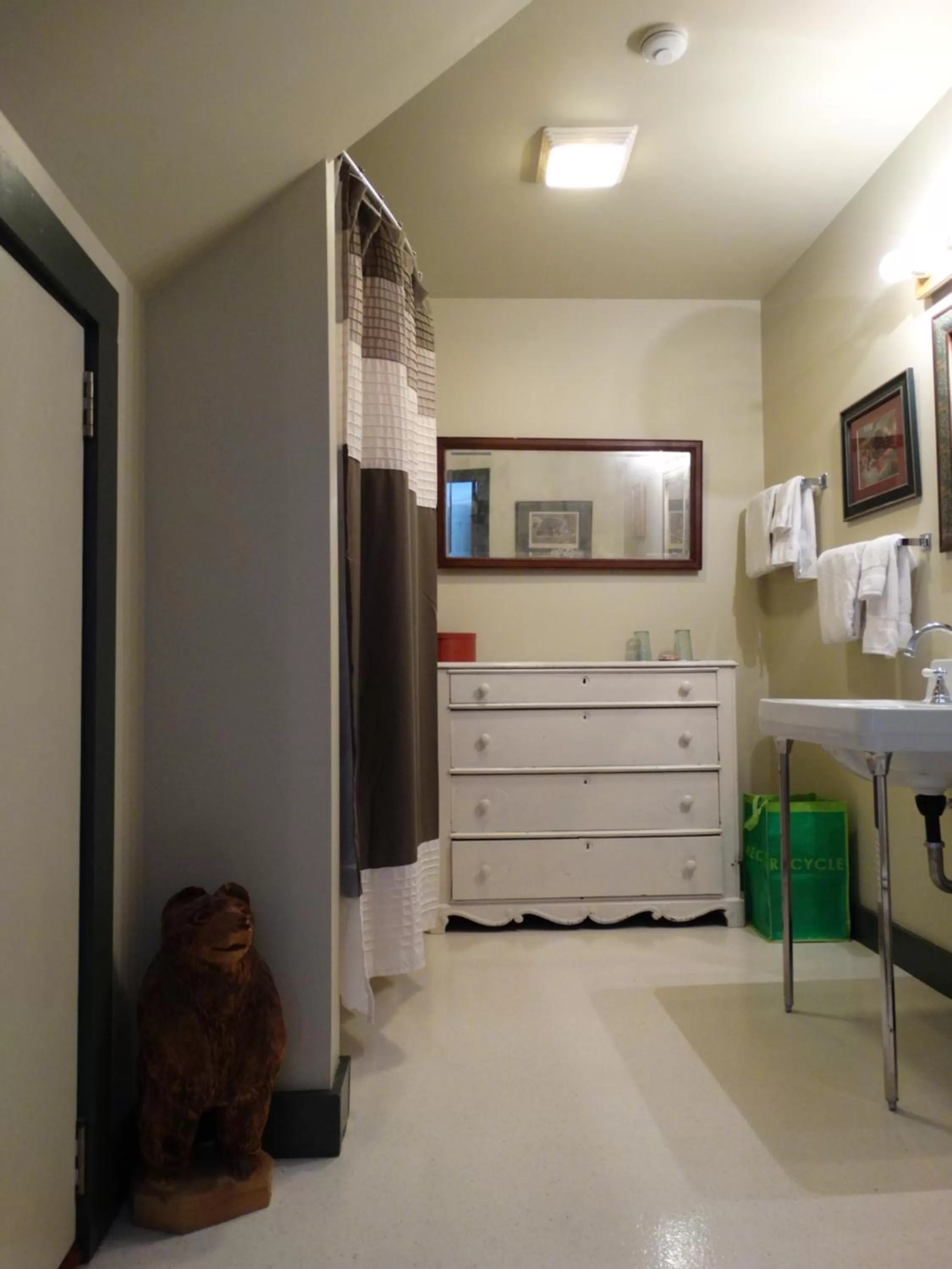 Bathroom in Shoreham Inn Bed & Breakfast