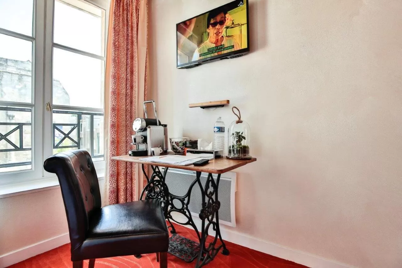 TV and multimedia, TV/Entertainment Center in Logis du Parvis ***Face Cathédrale/in front of the Cathedral***