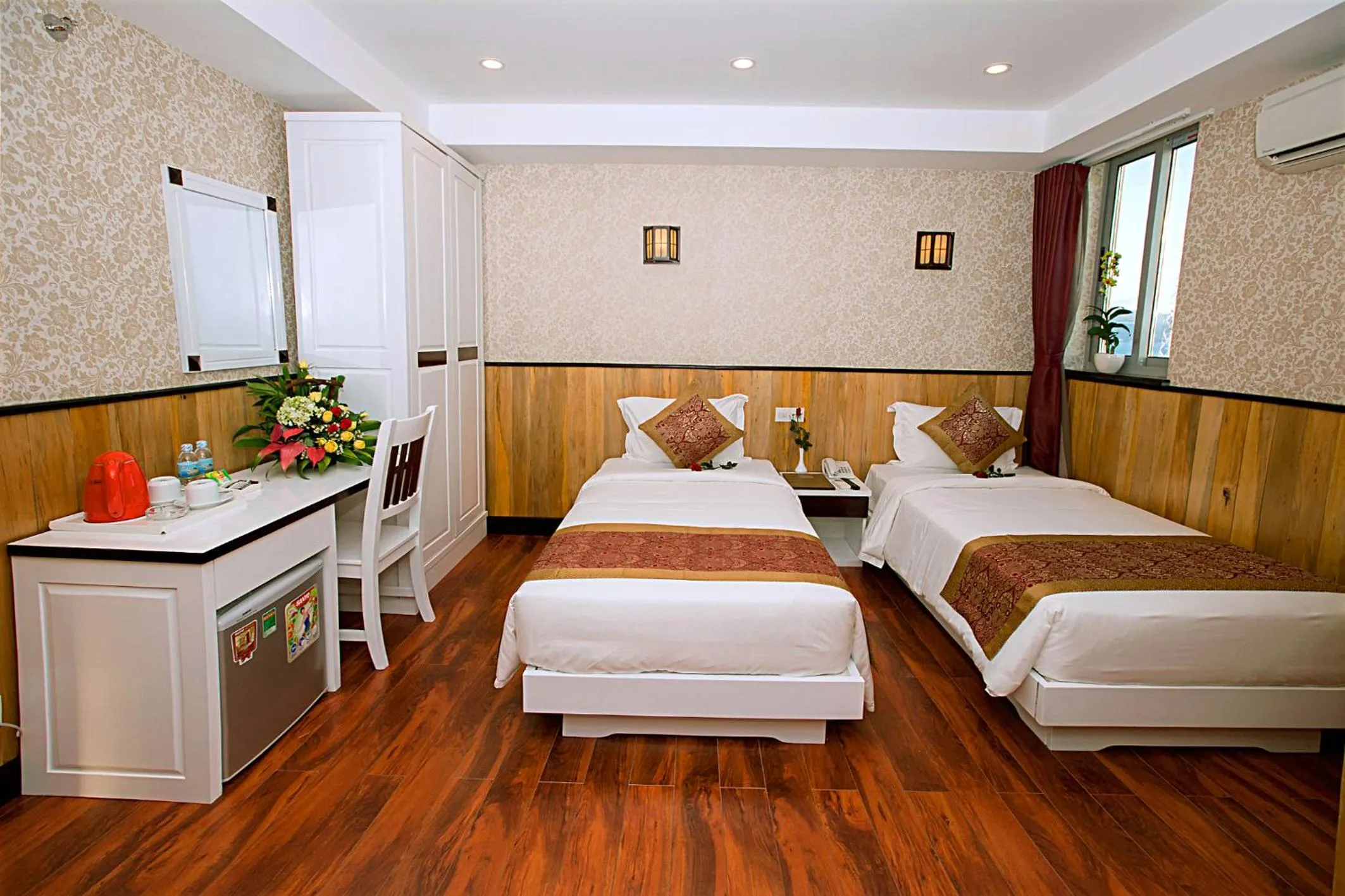 Balcony/Terrace, Bed in Golden Rain 2 Hotel Nha Trang Beach