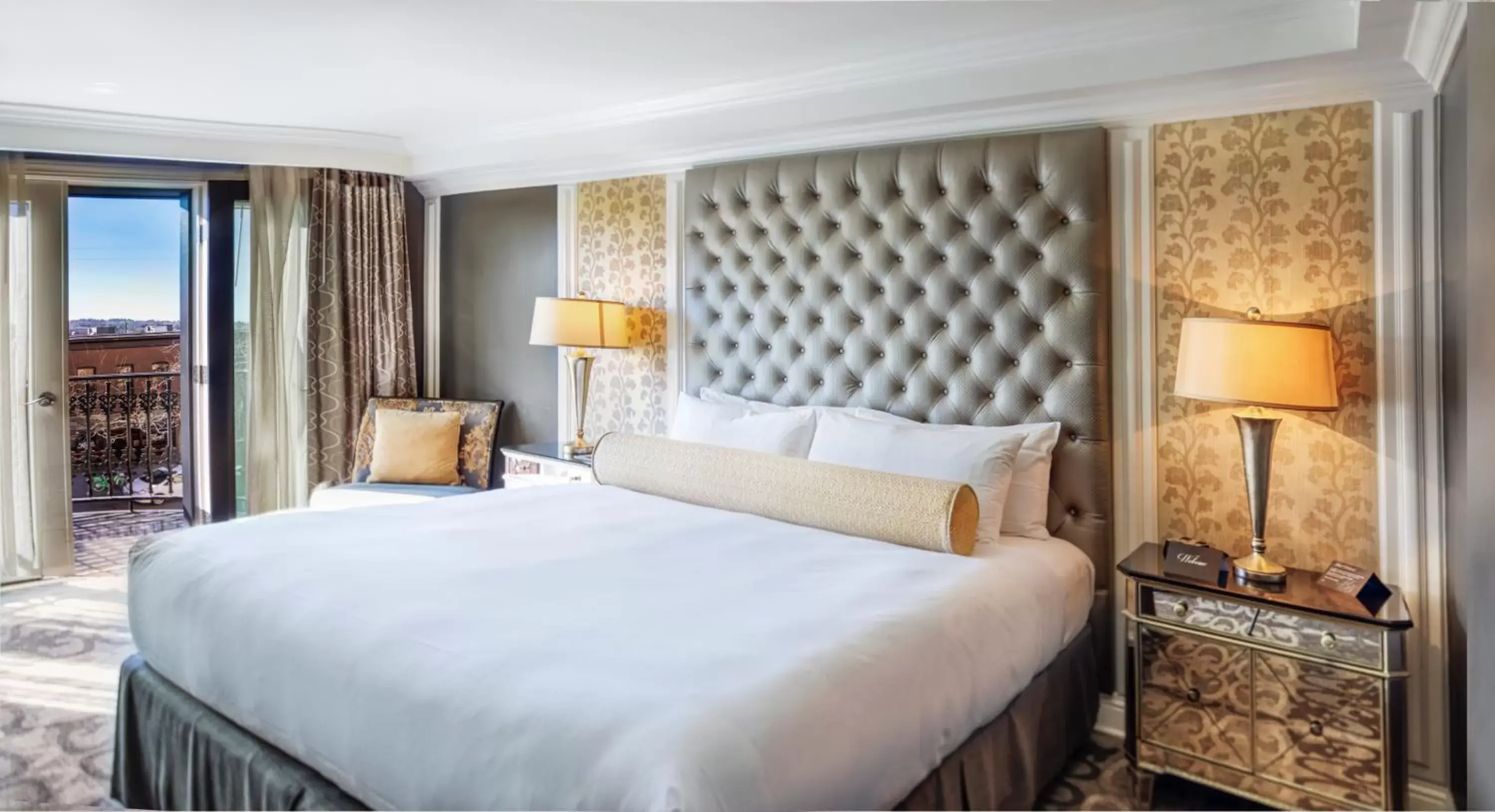 Standard King Room in Hotel Ballard Standard King Room in Hotel Ballard