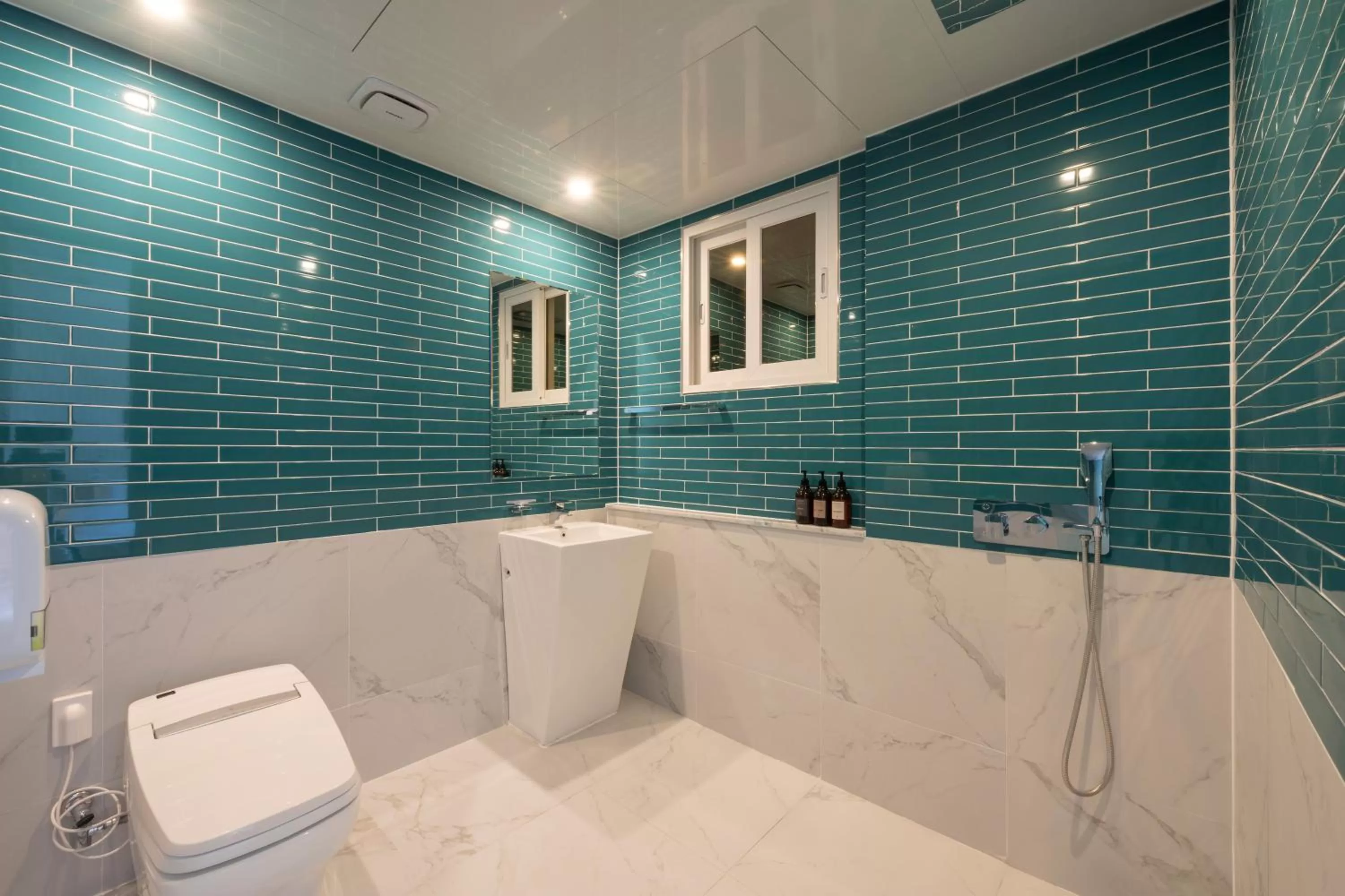 Seomyeon Brown-dot hotel Gold