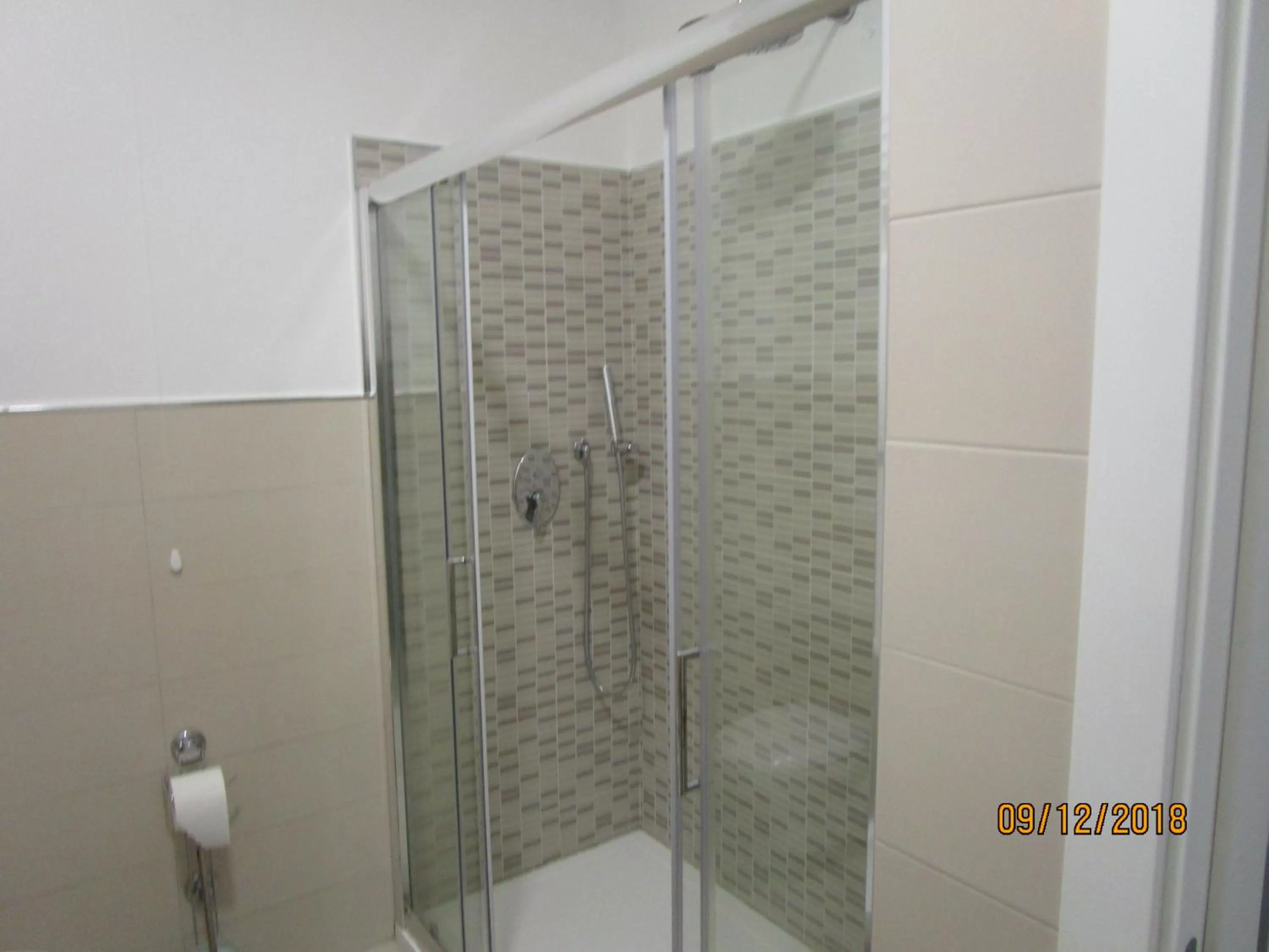 Shower in Hotel Costa