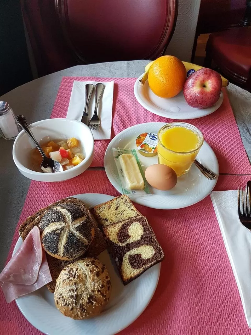 Buffet breakfast in Hôtel Astoria