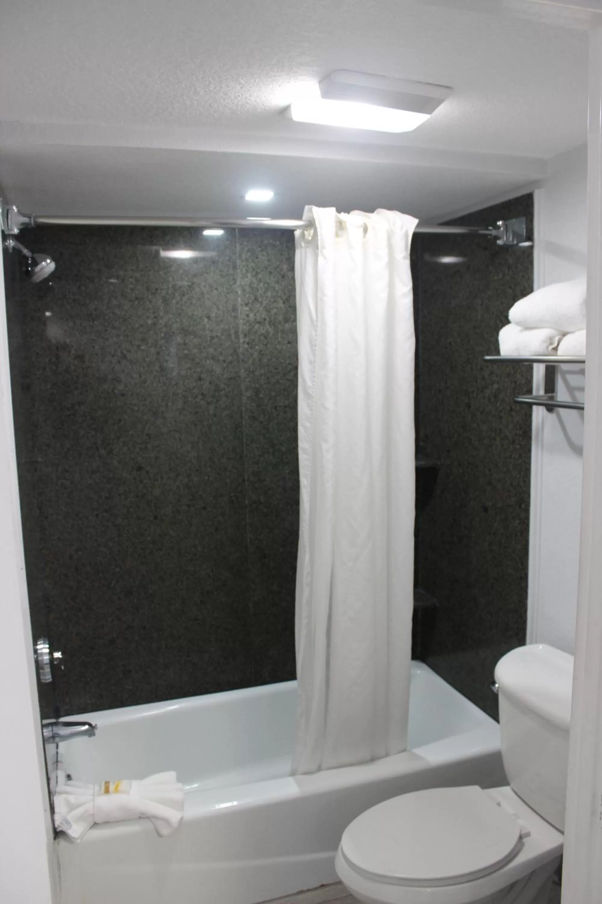 Bathroom in La Quinta by Wyndham Oceanfront Daytona Beach