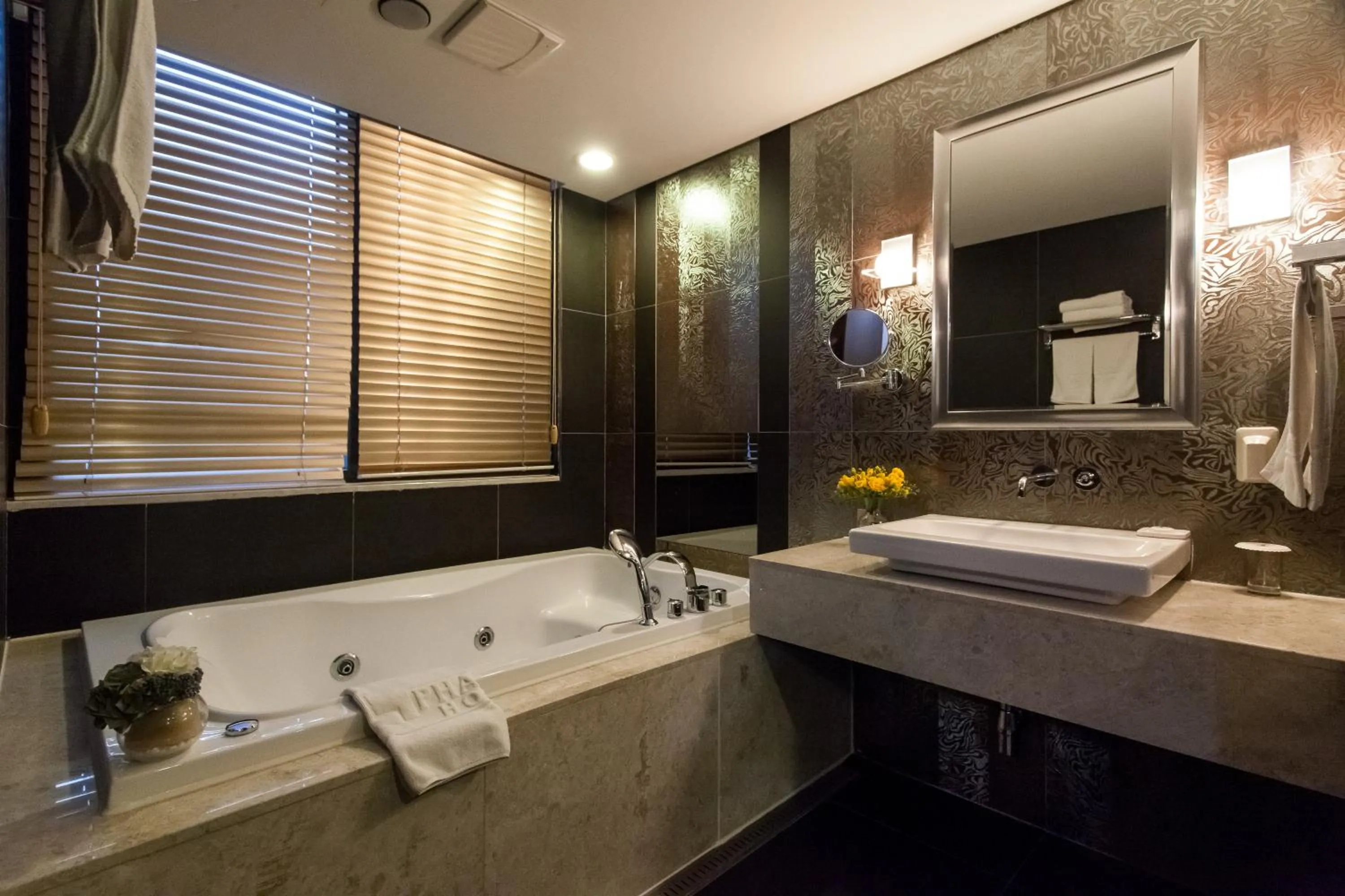 Shower in Hotel Pharos