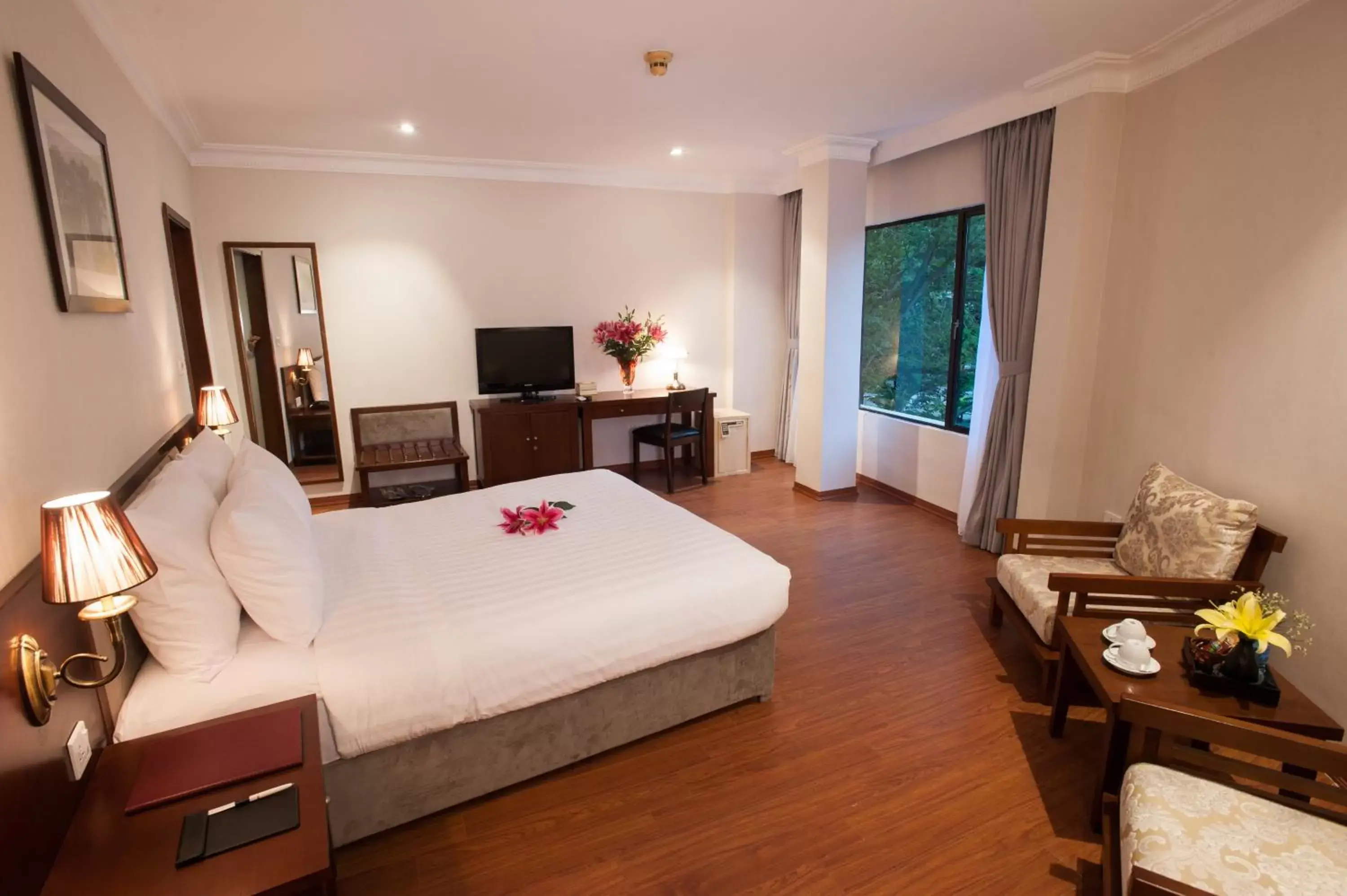 Junior Suite with City View in Mon Regency Hotel Junior Suite with City View in Mon Regency Hotel