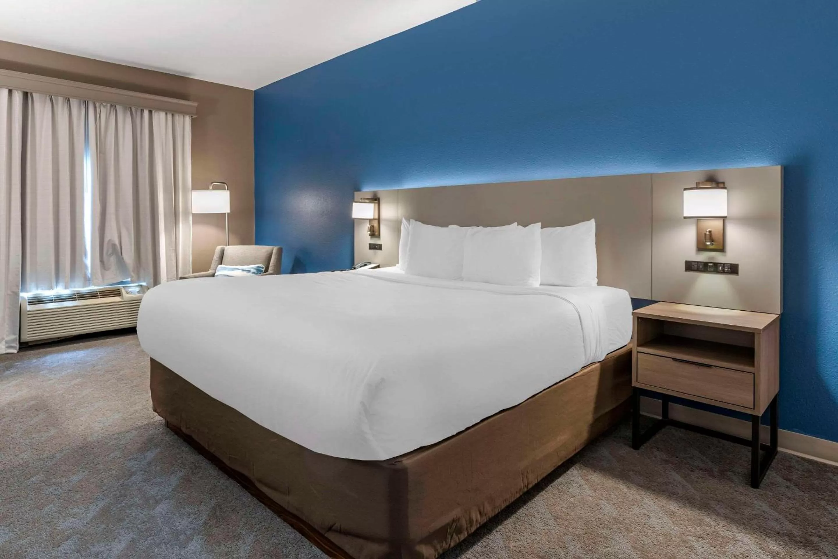 Bedroom, Bed in Comfort Inn & Suites