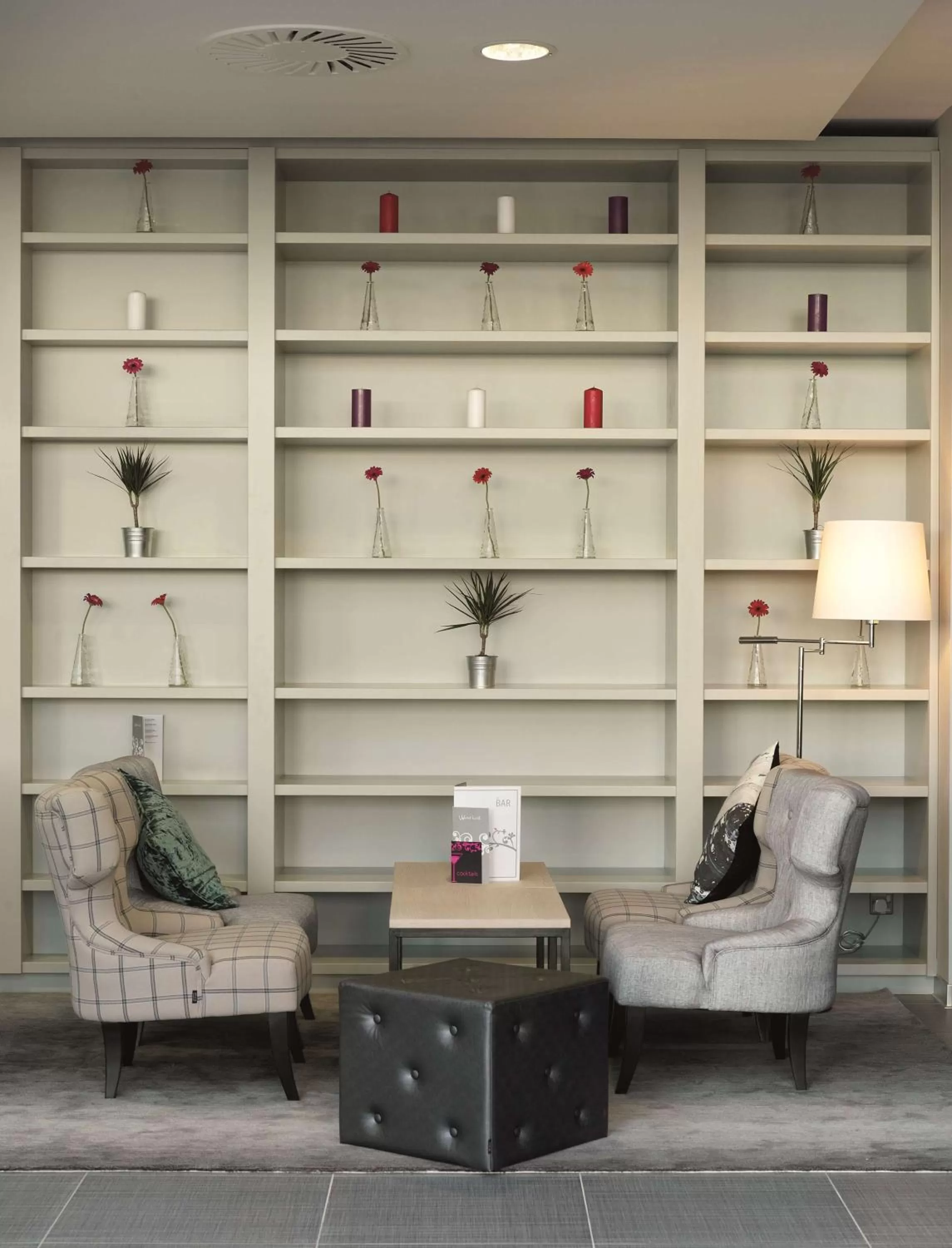 Lobby or reception in Radisson Blu Hotel East Midlands Airport