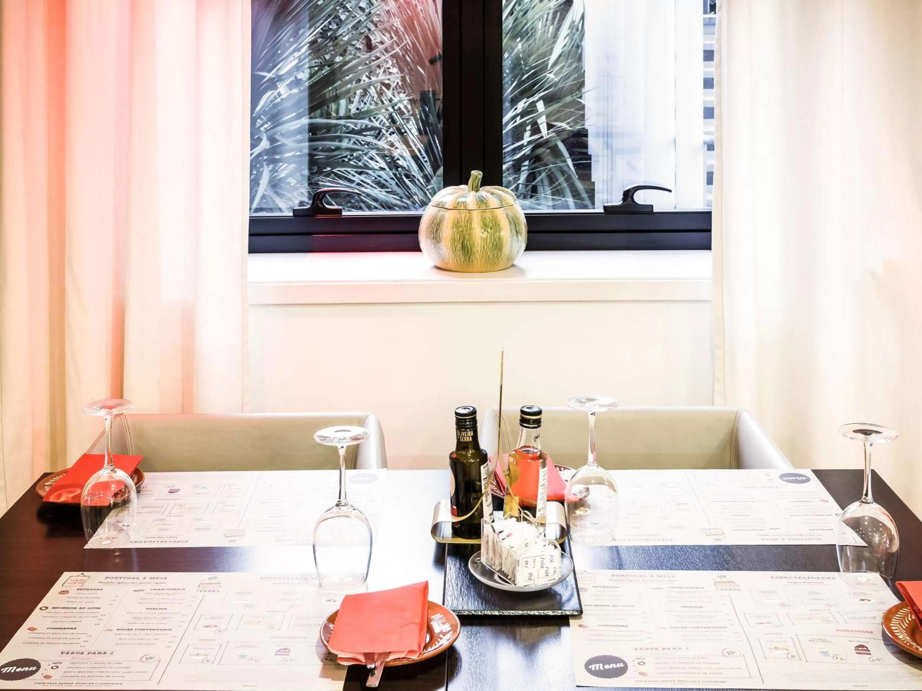 Restaurant/places to eat in ibis Porto Centro São Bento