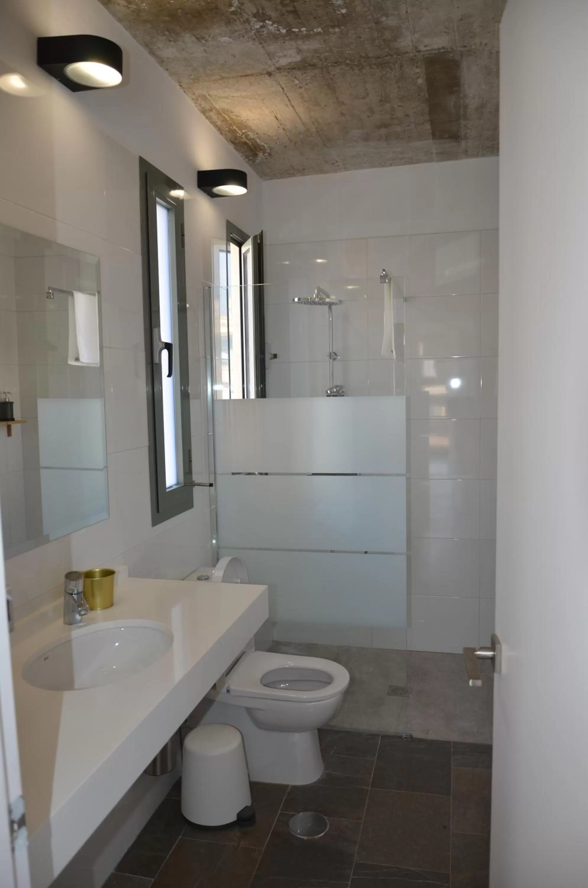 Bathroom in Urban House Siurot 33