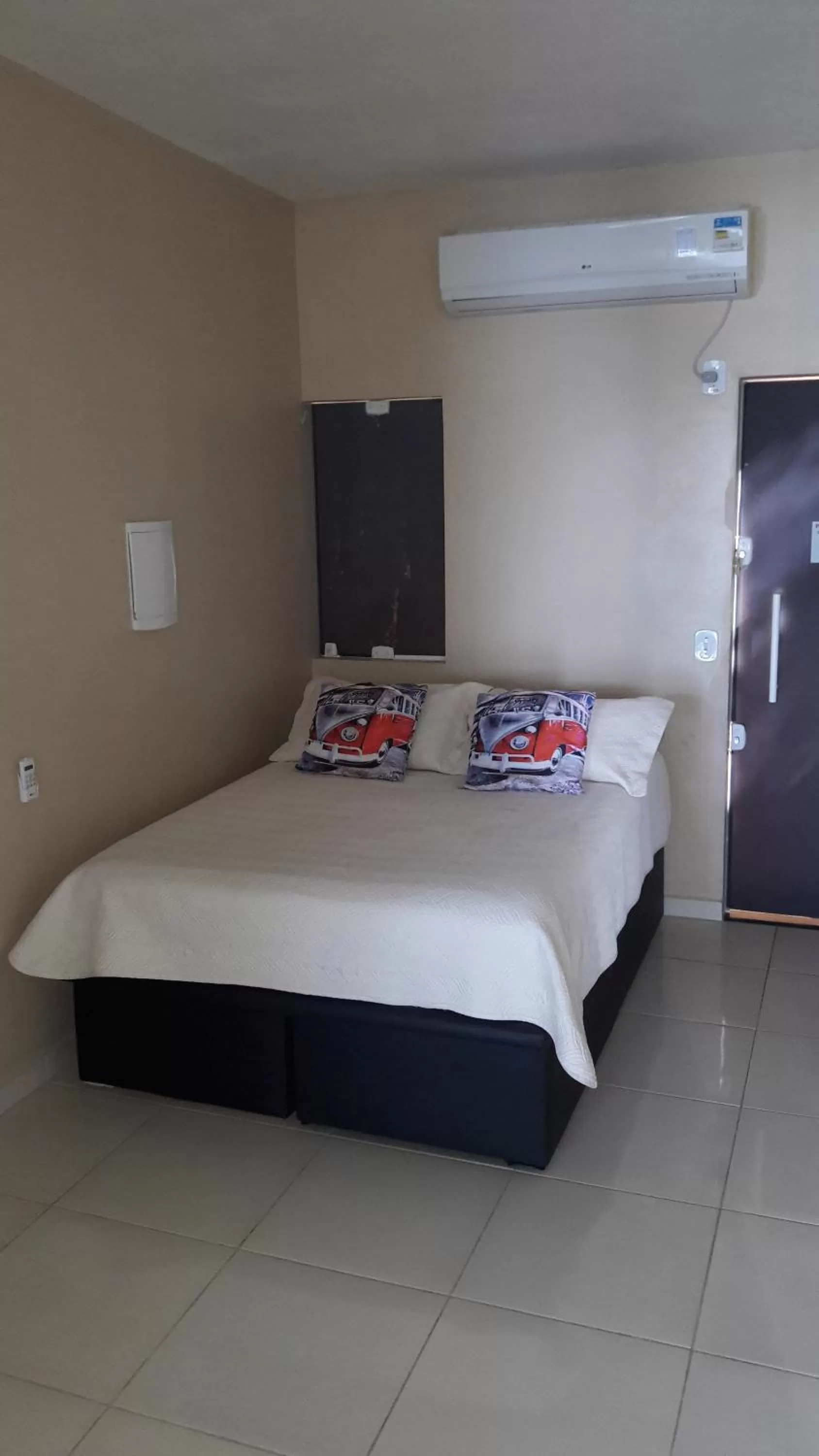 Other, Bed in Ocean Green Flats