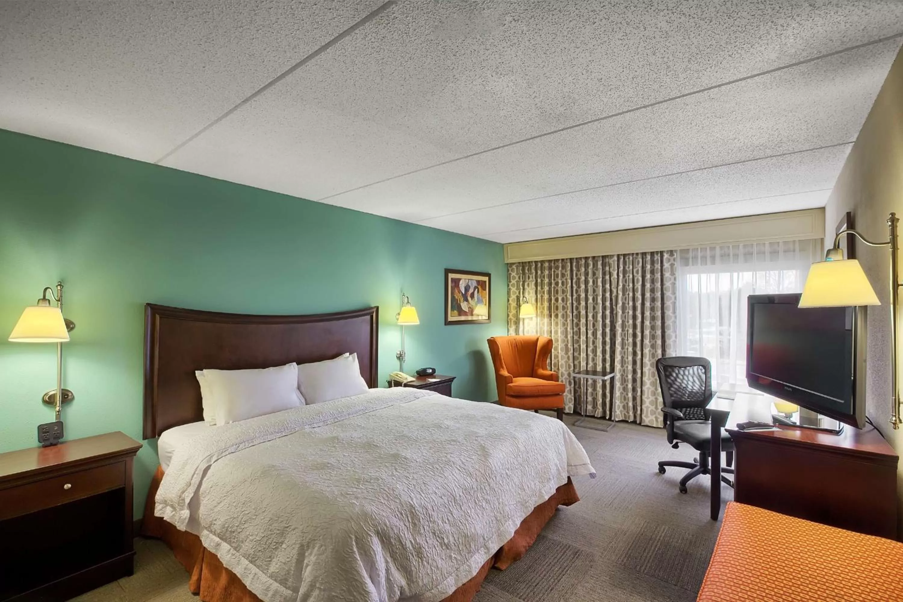 Bed in Hampton Inn Raleigh/Garner