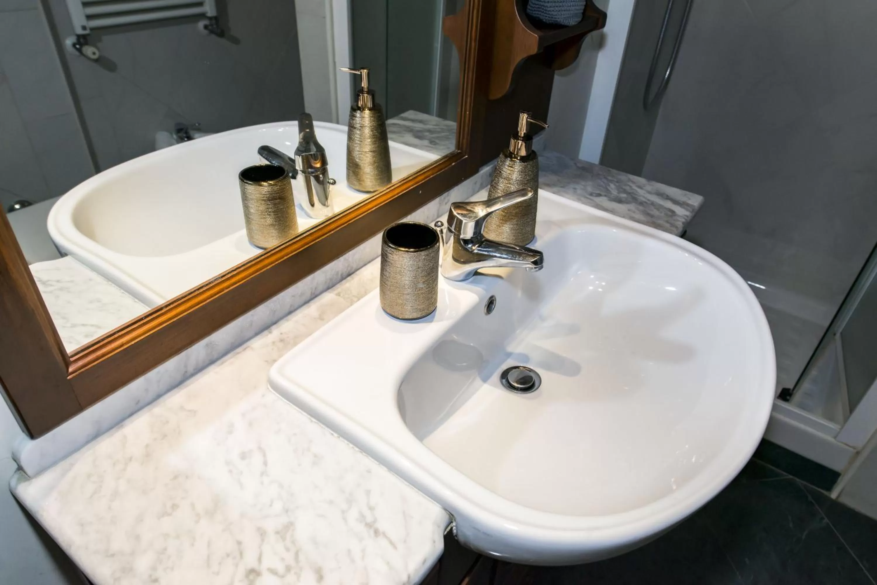 Bathroom in Vicolo dell'Aquila - Residenze Romanae