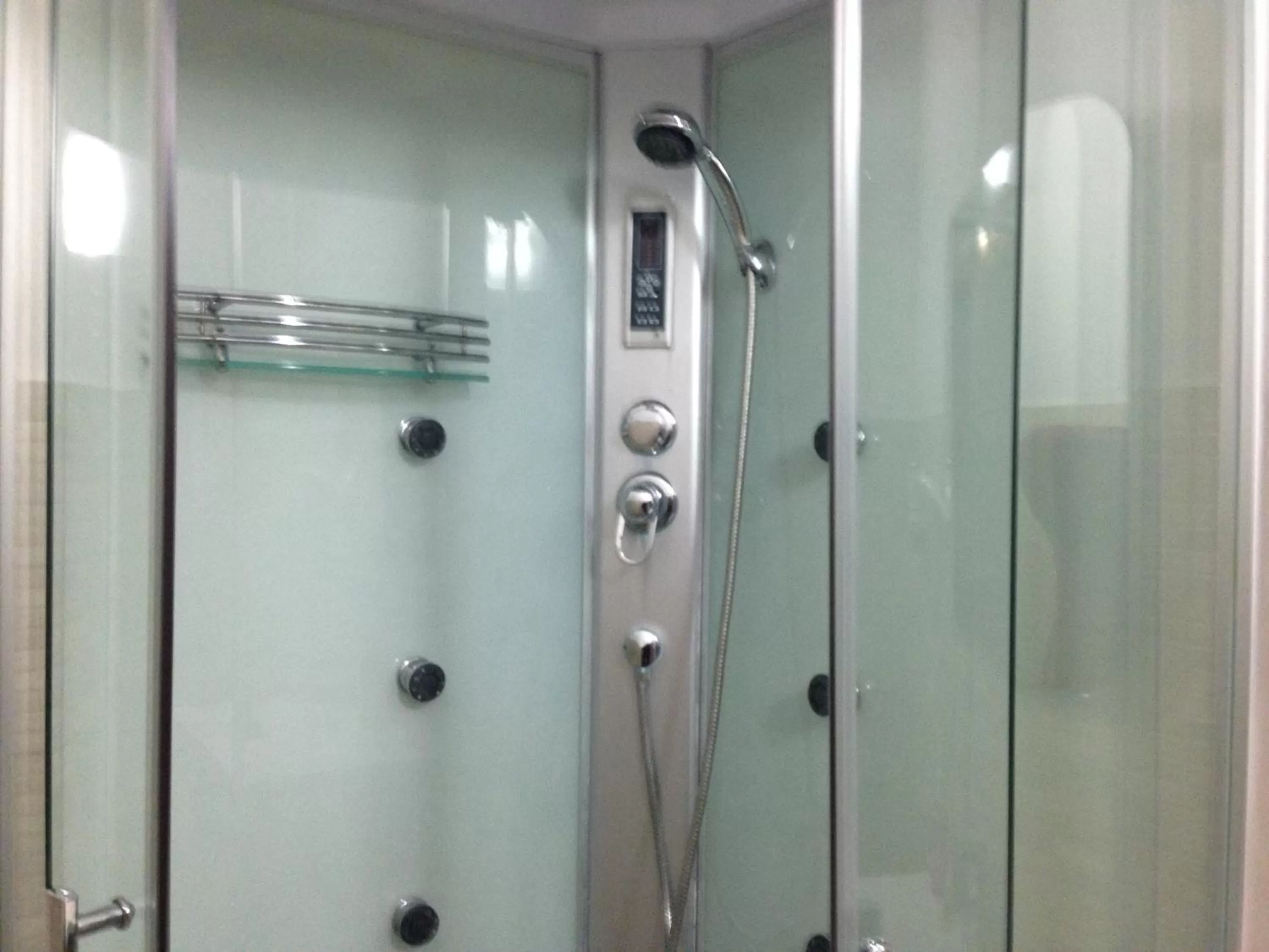 Shower in Duca di Uzeda Bed and Breakfast