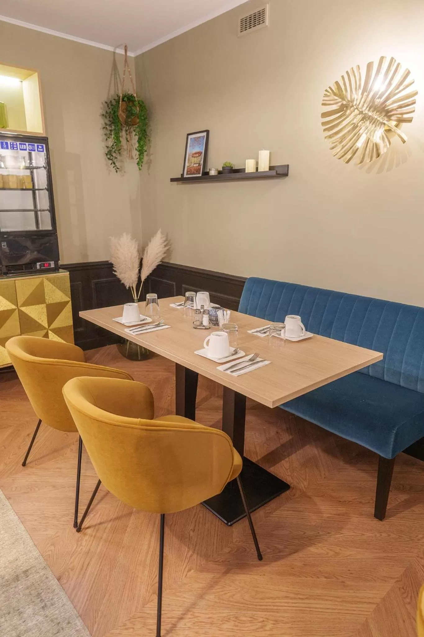 Dining area in Best Western Plus Le Picardy