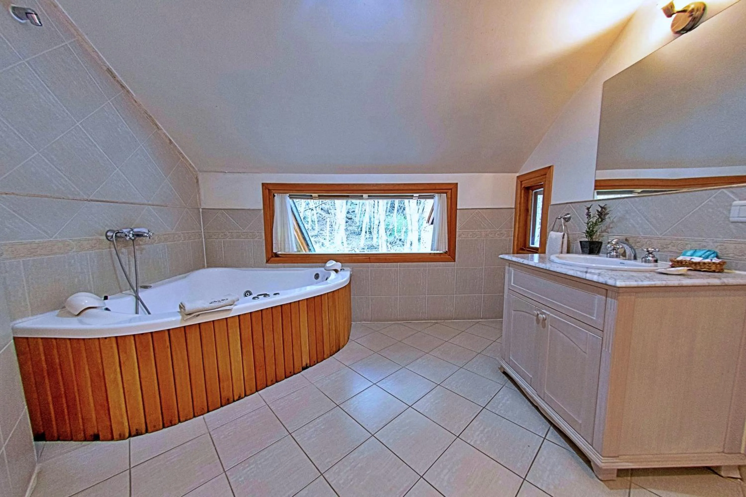 Hot Tub in Patagonia Villa Lodge